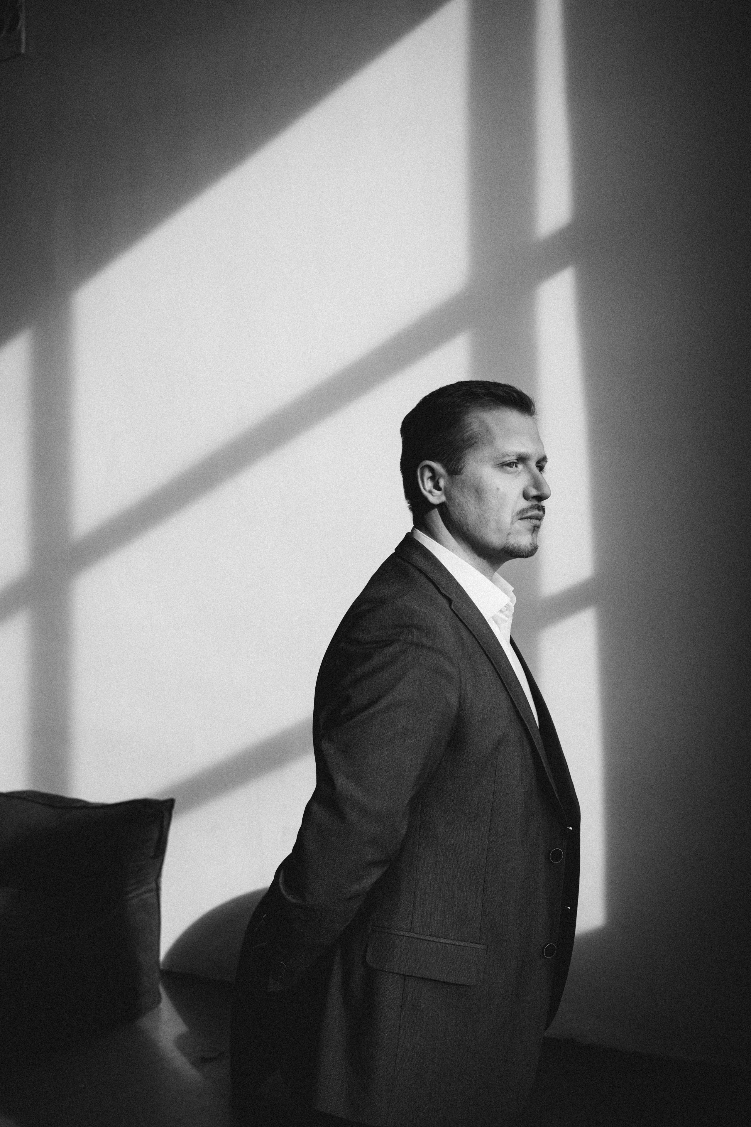 мужской портрет, бизнес портрет, мужчина в костюме, мужской фотограф Новосибирск