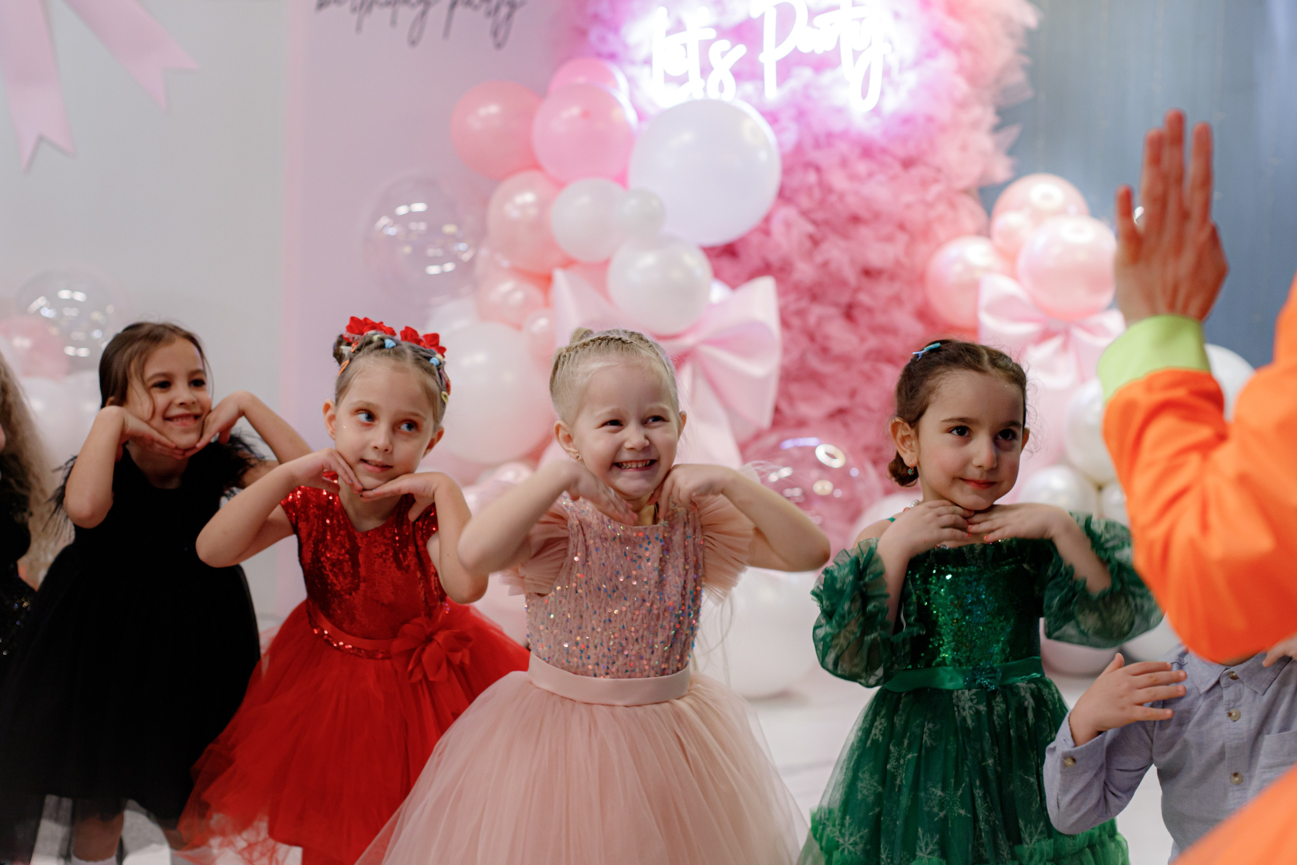 ASIA'S BIRTHDAY PARTY. Photokarish