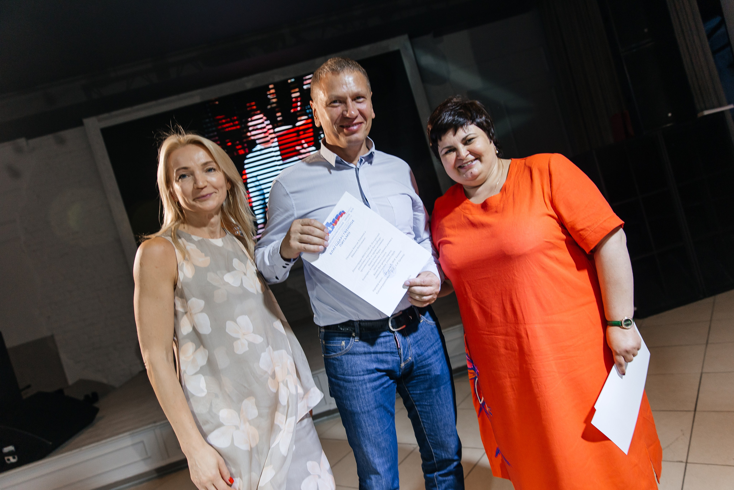 2023-06-23 Выпускной МБОУ СОШ № 10. Фотограф в Красноярске