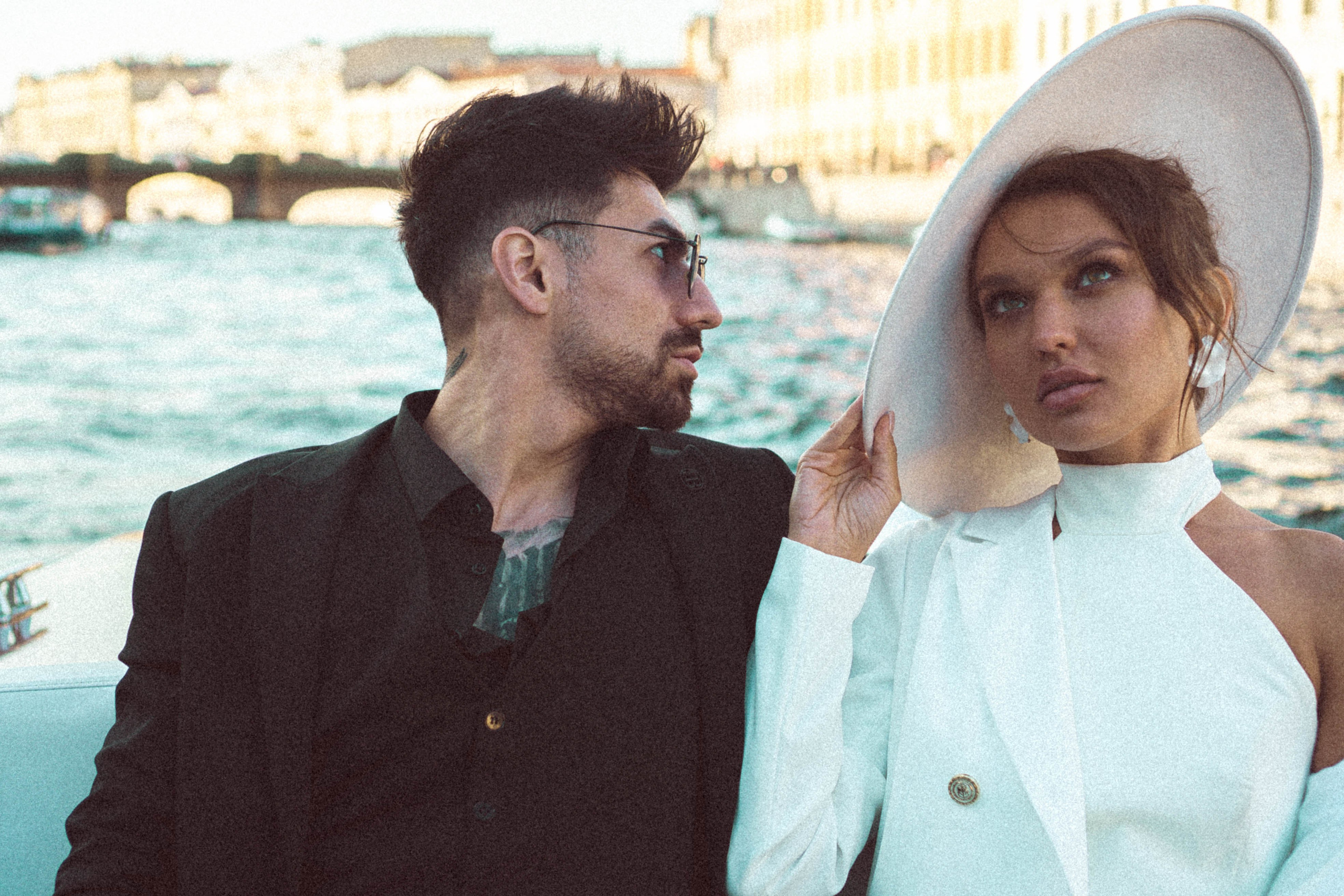 СВАДЕНБНАЯ СЬЕМКА НА КАТЕРЕ ПО КАНАЛАМ САНКТ-ПЕТЕРБУРГА И В АКВАТОРИИ НЕВЫ. Профессиональный фотограф, Санкт-Петербург — Виктория Богомолова