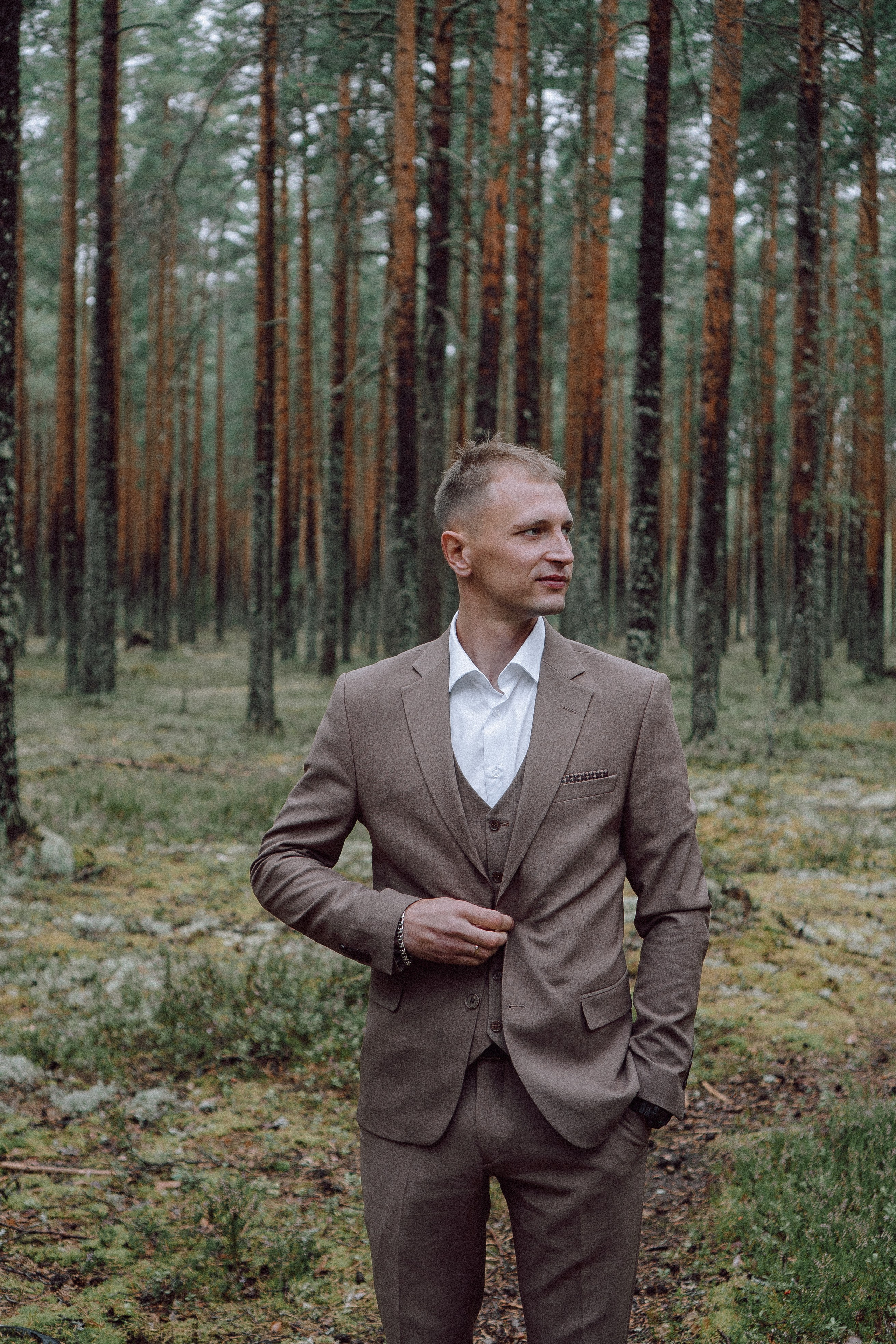 СВАДЕБНАЯ ФОТОСЕССИИЯ ПАРЫ В ГОРОДЕ ПРИОЗЕРСК В СОСНОВОМ ЛЕСУ И С ПИКАПОМ. Профессиональный фотограф, Санкт-Петербург — Виктория Богомолова
