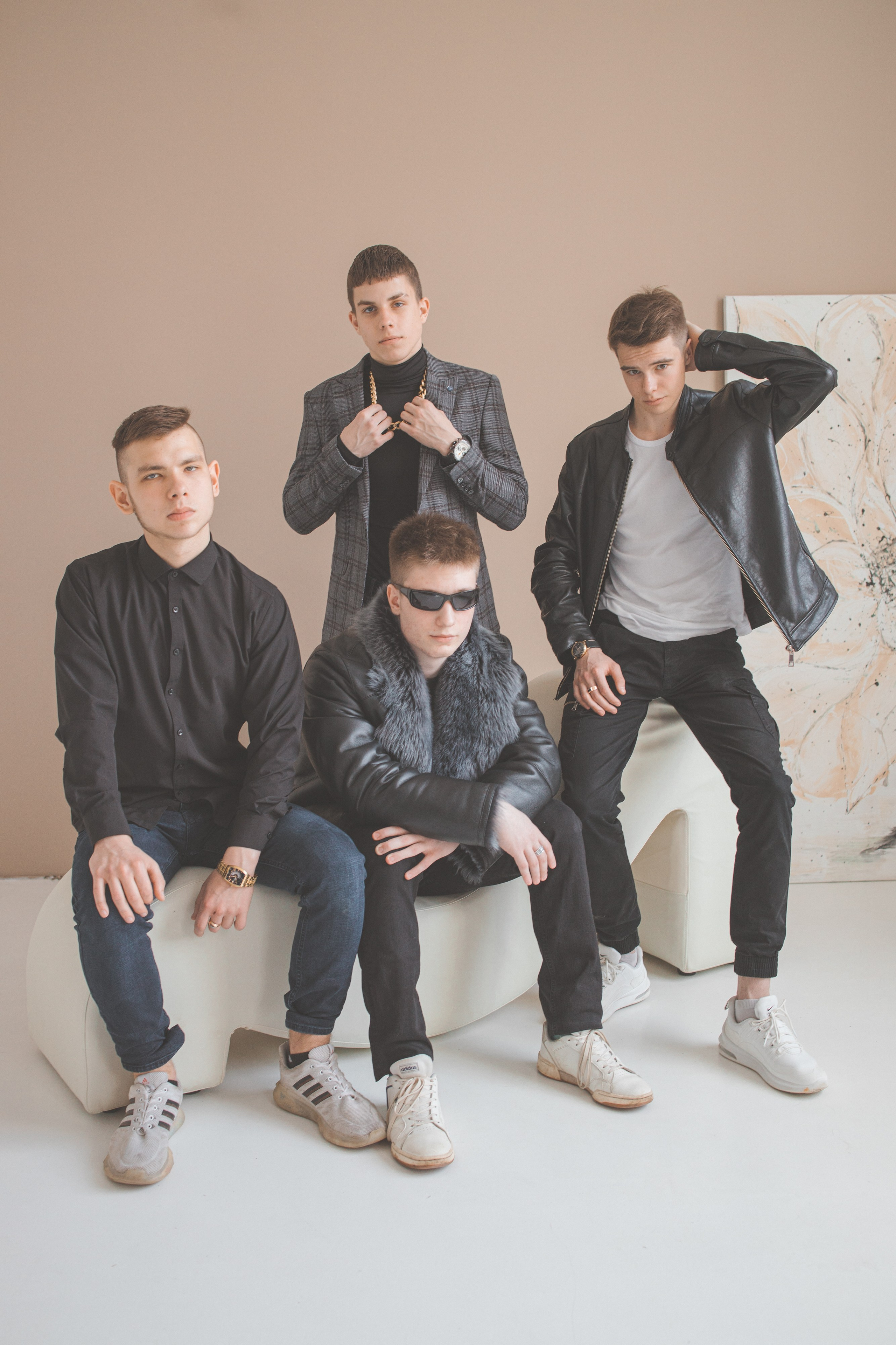 Тематическая фотосъемка 11 класса в гламурном стиле. Выпускные альбомы в Серпухове