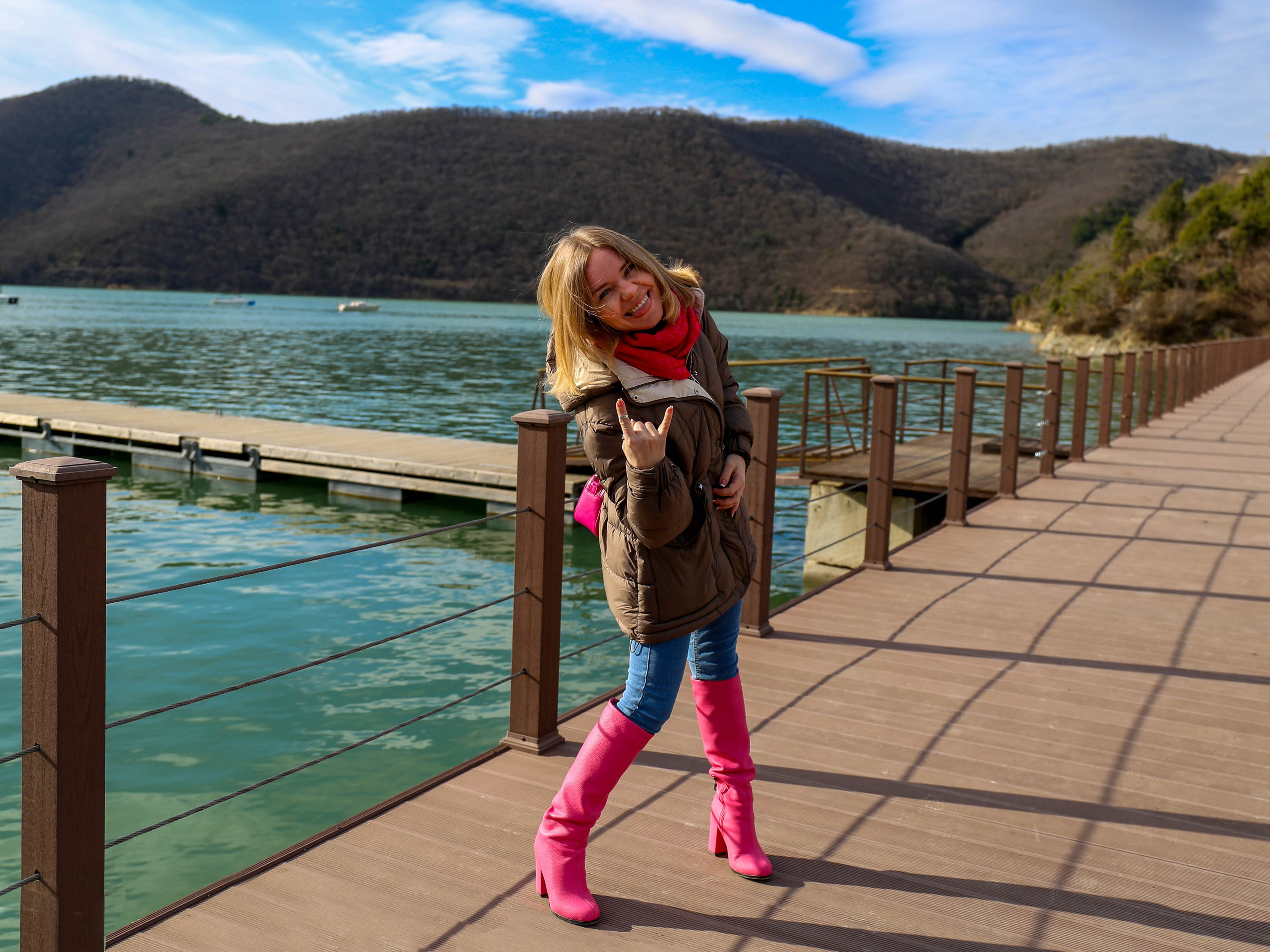 Зимняя фотосессия в Абрау-Дюрсо. Семейный и детский фотограф Екатерина Черняева. Снимаю портреты, love story, фотопрогулки, работаю на улице, в кафе, студии, дома у клиента