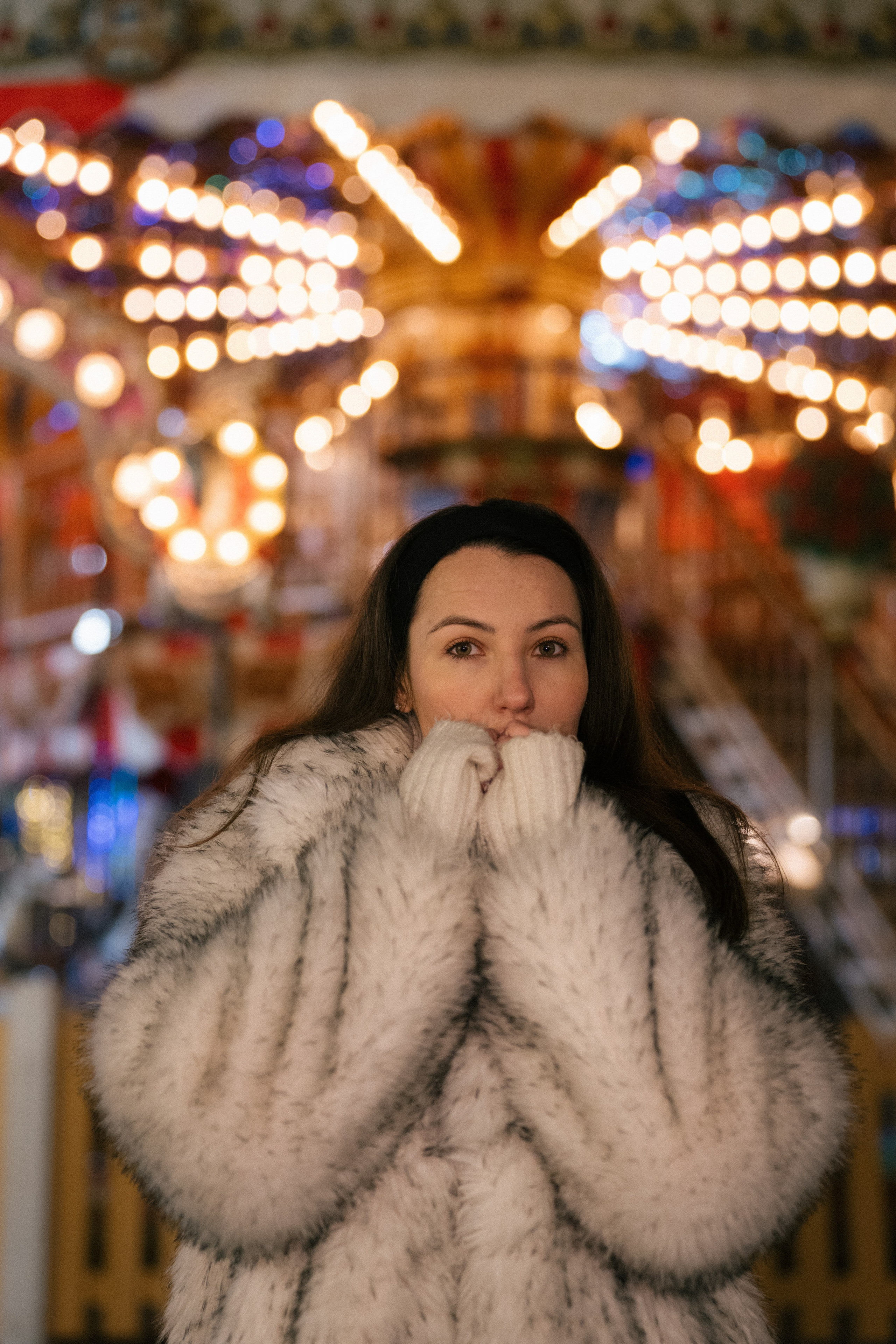ПРОГУЛКА НА МАНЕЖНОЙ ПЛОЩАДИ ДЛЯ ДЕВУШКИ ПЕРЕД НОВЫМ ГОДОМ (НОВОГОДНЯЯ ФОТОСЕССИИЯ НА МАНЕЖНОЙ ПЛОЩАДИ). Профессиональный фотограф, Санкт-Петербург — Виктория Богомолова