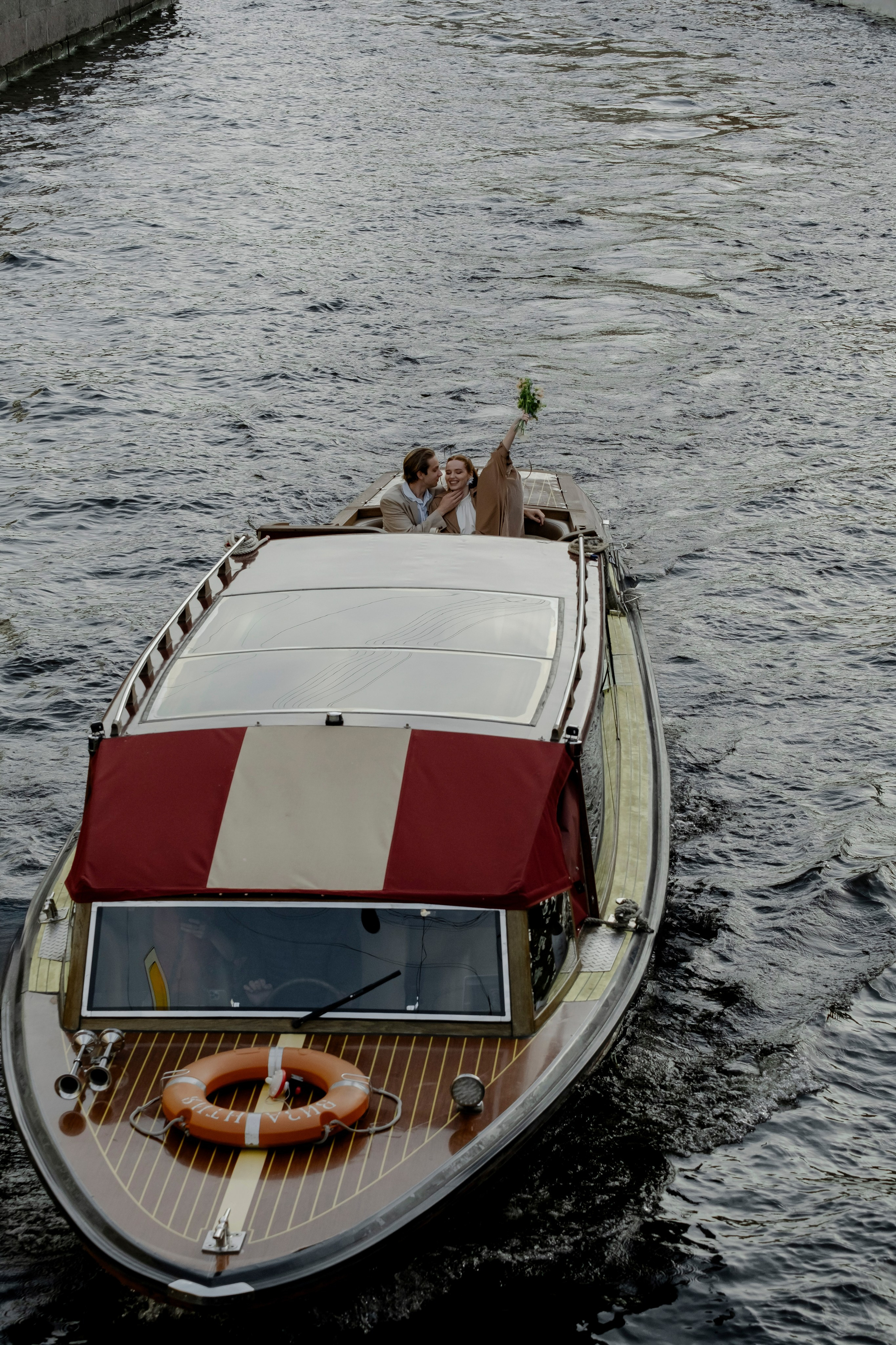 СВАДЕНБНАЯ СЬЕМКА НА КАТЕРЕ ПО КАНАЛАМ САНКТ-ПЕТЕРБУРГА И В АКВАТОРИИ НЕВЫ. Профессиональный фотограф, Санкт-Петербург — Виктория Богомолова
