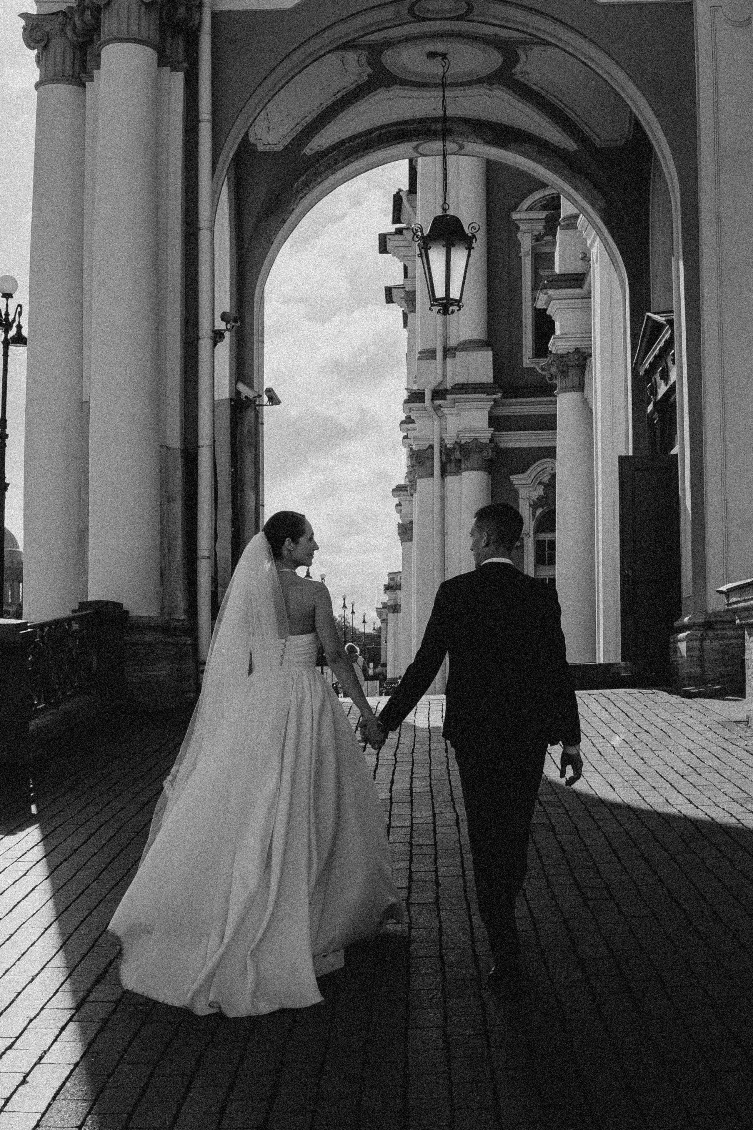 СВАДЕБНАЯ ПРОГУЛКА В САНТК-ПЕТЕРБУРГЕ (ИСАКИЕВСКИЙ СОБОР, ЗИМНЯЯ КАНАВКА, ЭРМИТАЖ И БОЛЬШАЯ МОРСКАЯ УЛИЦА). Профессиональный фотограф, Санкт-Петербург — Виктория Богомолова