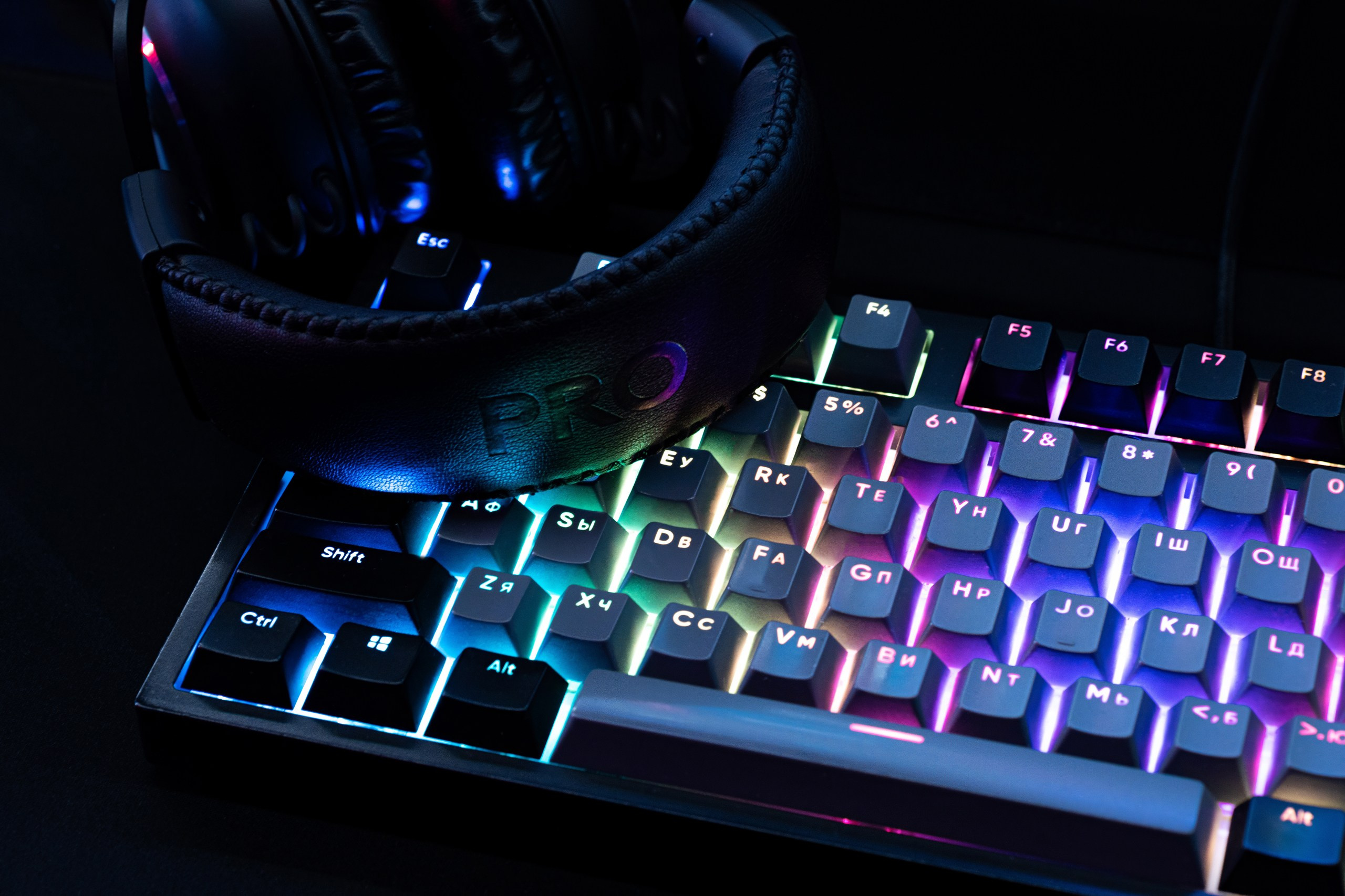 Компьютерный клуб F12 в Красноярске, филиал на Свободном, 49. Интерьерный фотограф и ретушер в Красноярске Денис Антропов