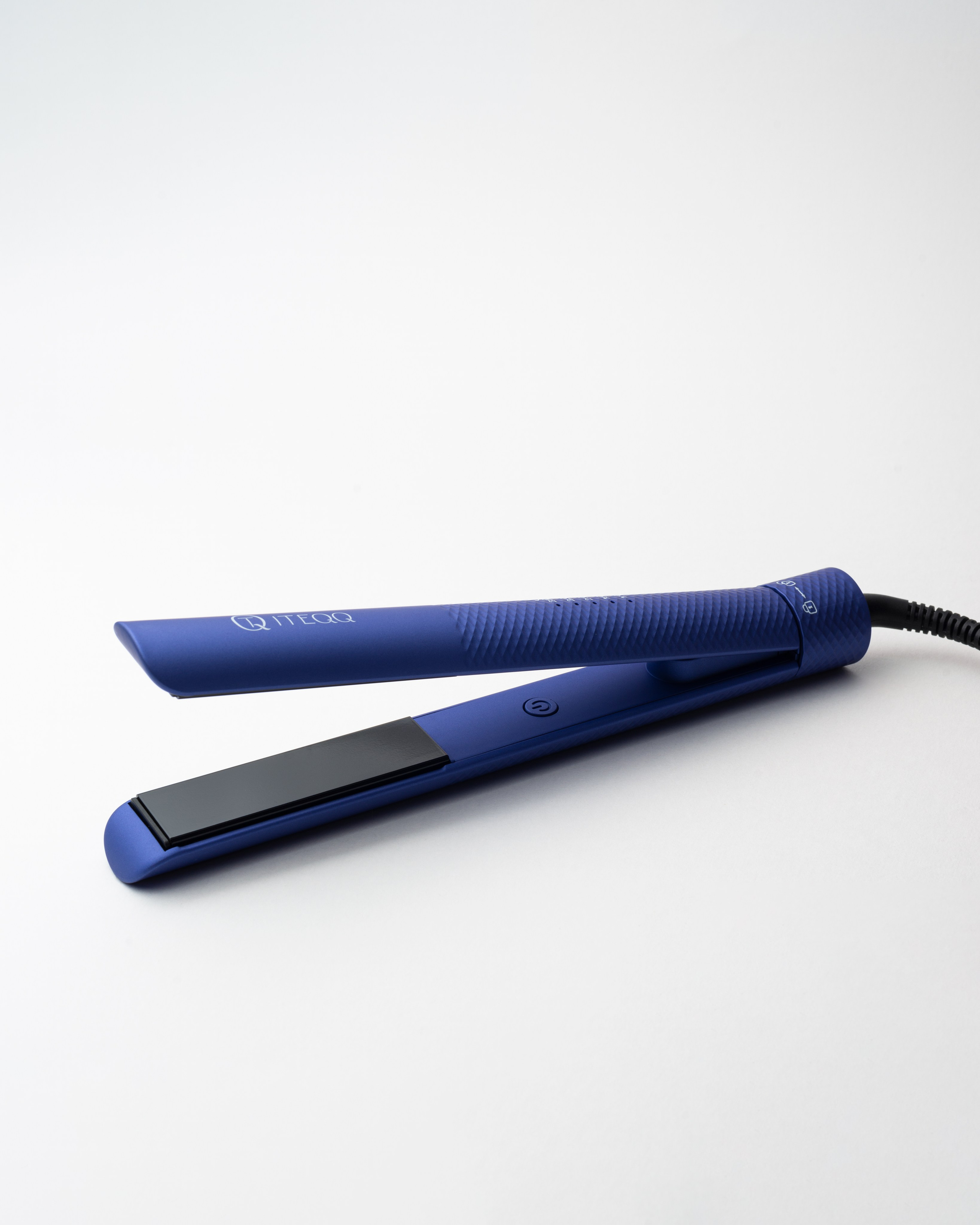 Каталог для ITEQQ. Коммерческий фотограф в Москве Билуши Василиса