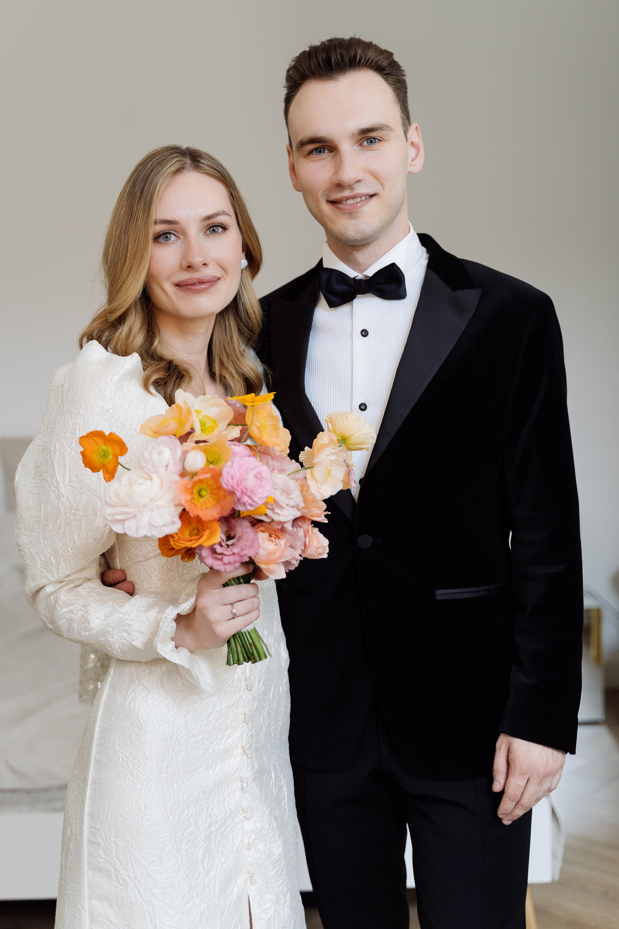 Камерная свадьба на фонтанке в сезонах. Свадебный фотограф организатор в Санкт-Петербурге Ассоль Опарина