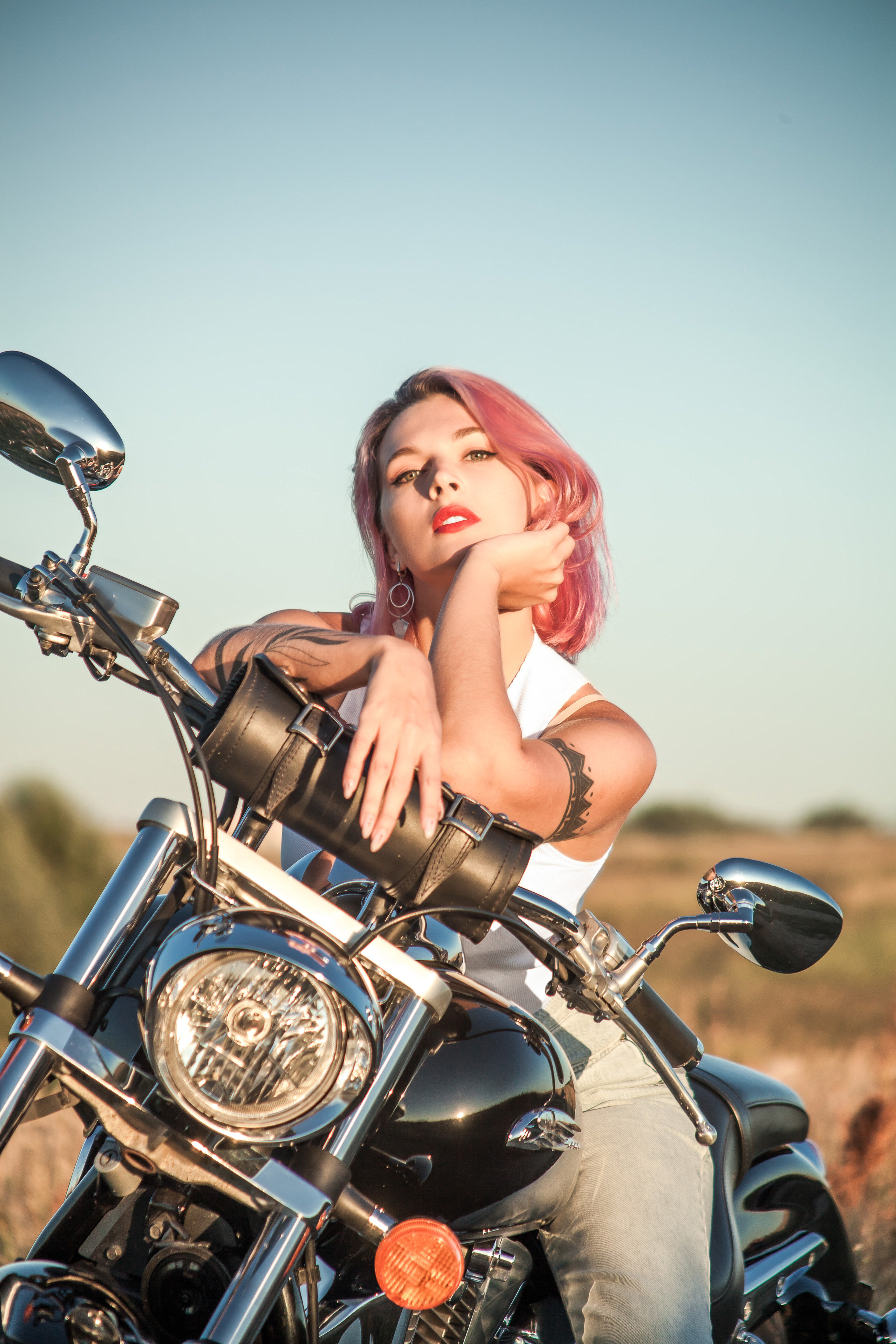 Байк-съёмка. Тамара. Женский трансформационный фотограф в Казани Гульназ Зайнутдинова