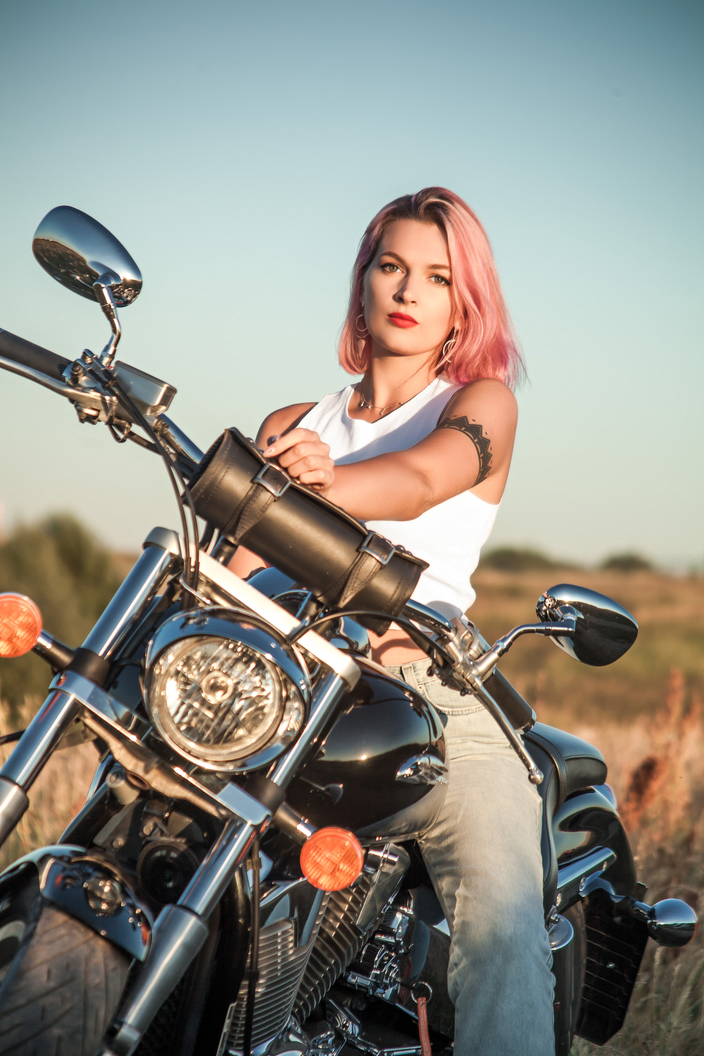 Байк-съёмка. Тамара. Женский трансформационный фотограф в Казани Гульназ Зайнутдинова