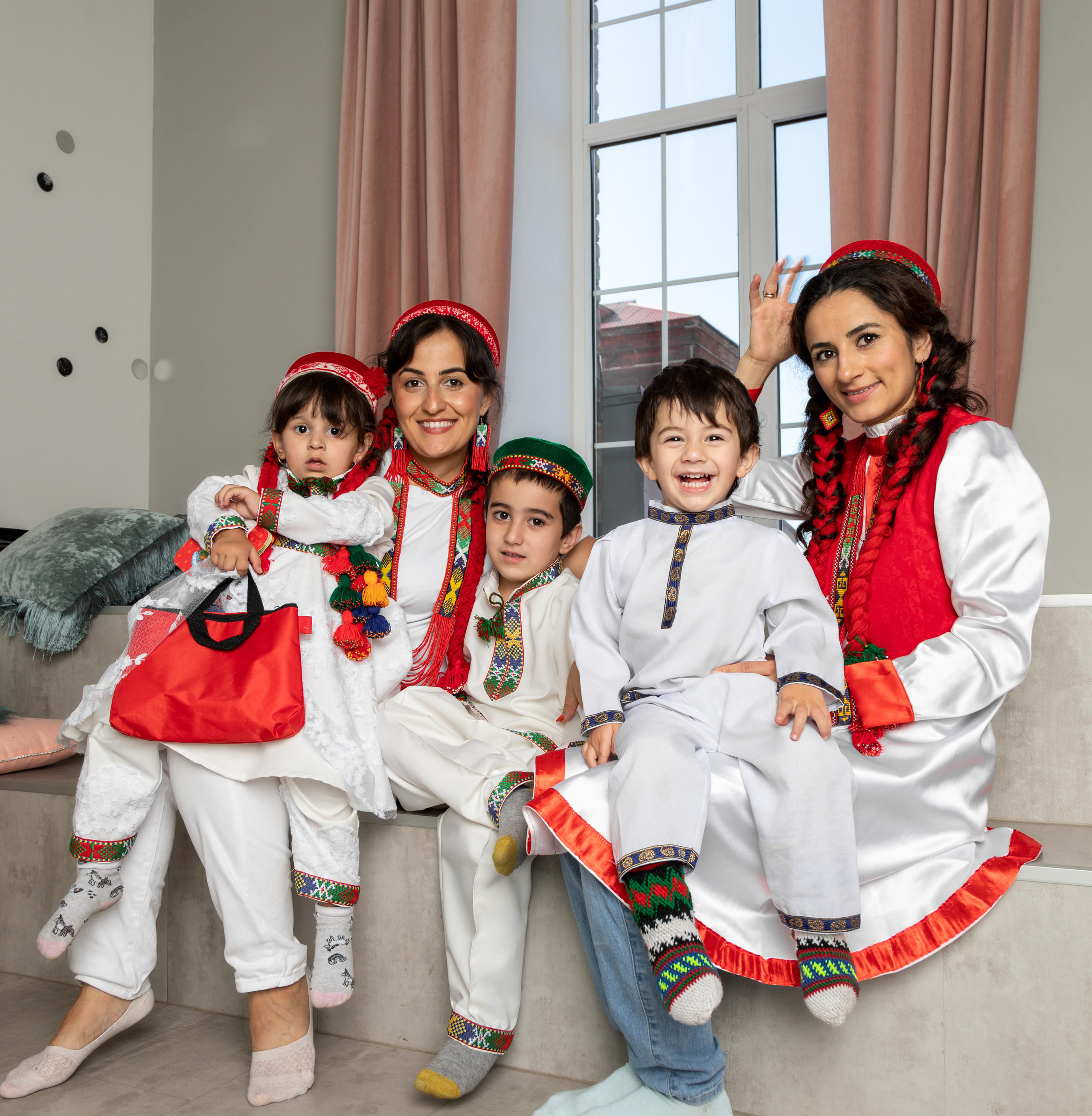 Три ураганчика и их красавицы-мамочки. Семейный и свадебный фотограф в Петербурге Евгения и Николай Шевчук