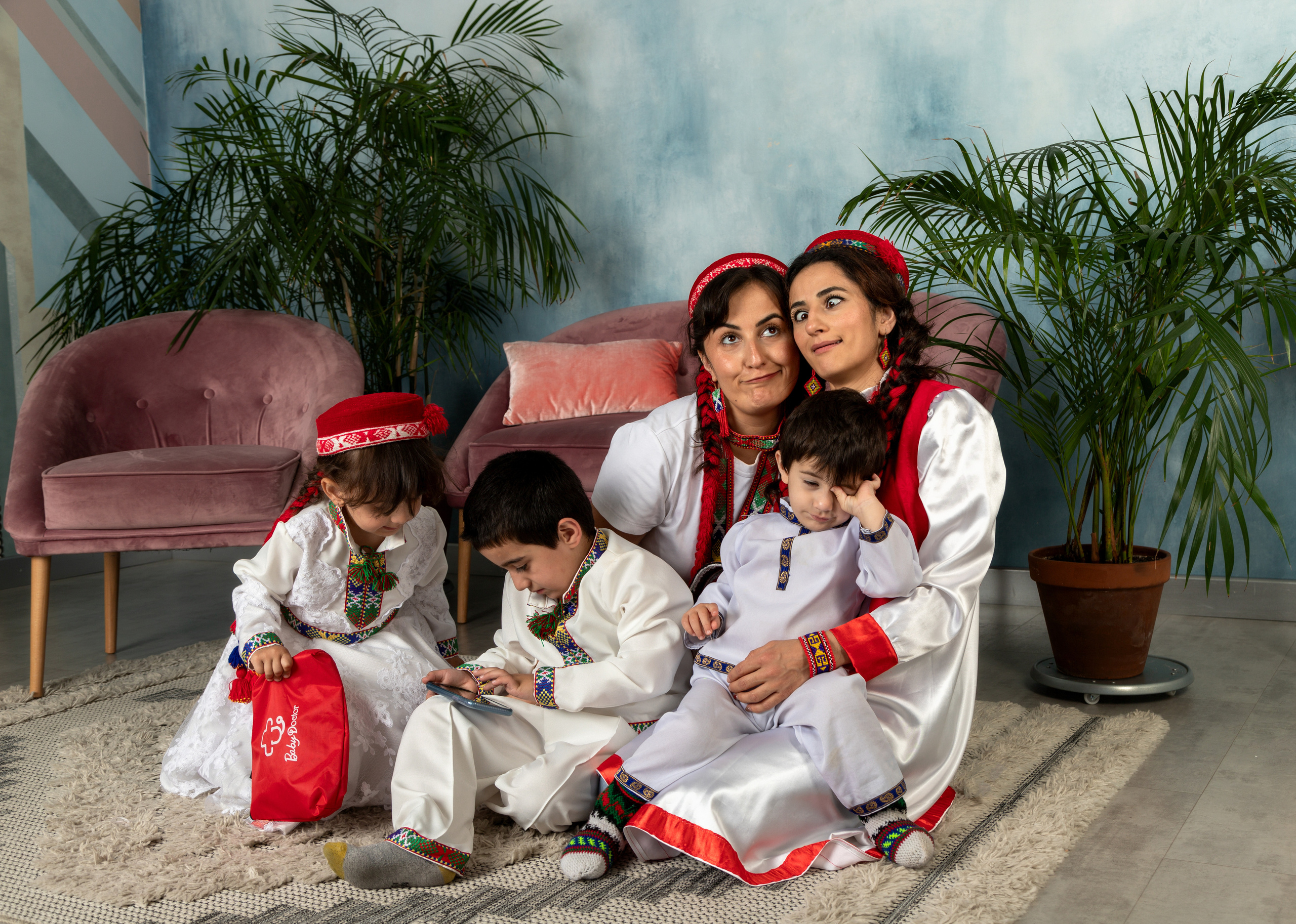 Три ураганчика и их красавицы-мамочки. Семейный и свадебный фотограф в Петербурге Евгения и Николай Шевчук