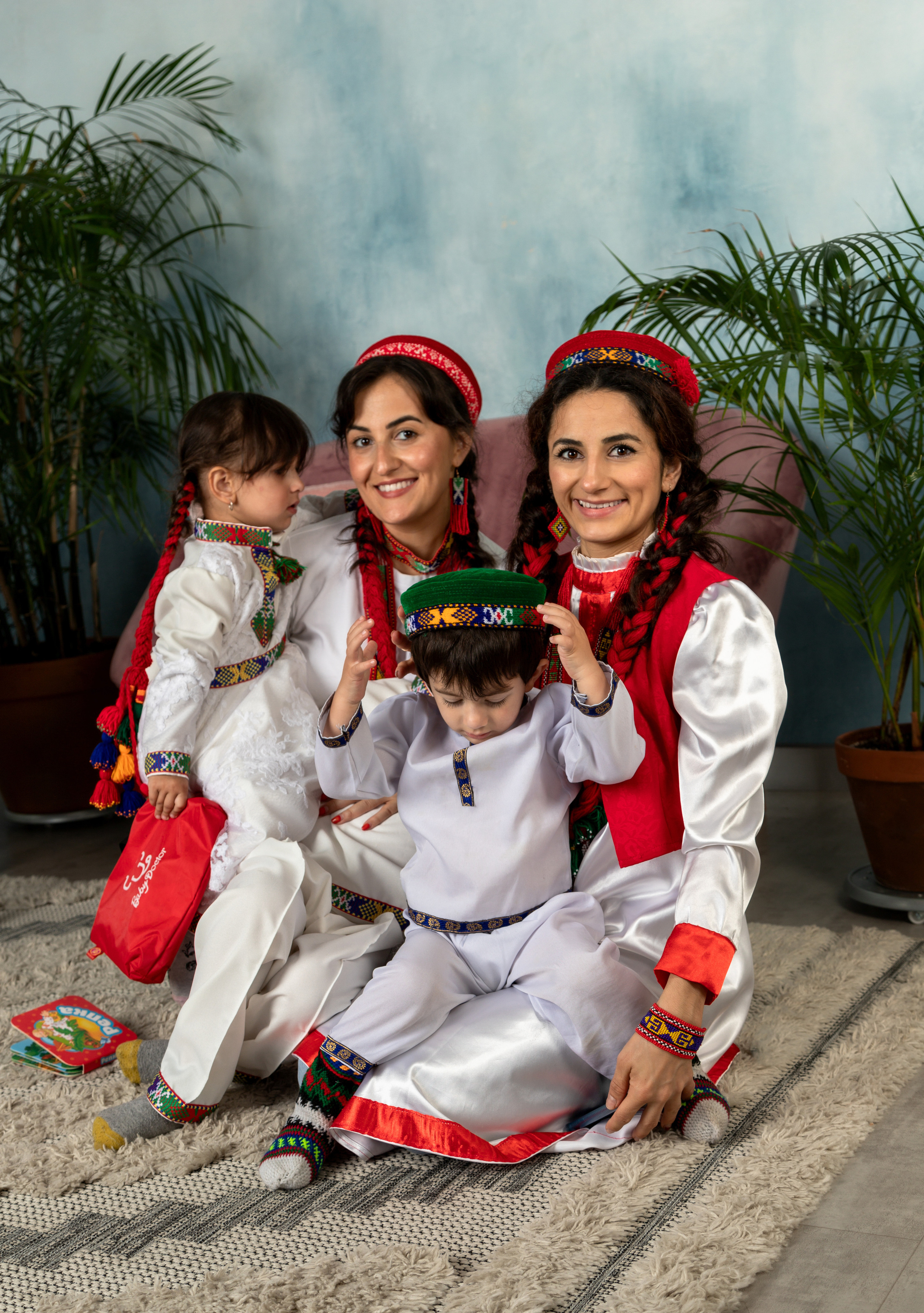 Три ураганчика и их красавицы-мамочки. Семейный и свадебный фотограф в Петербурге Евгения и Николай Шевчук