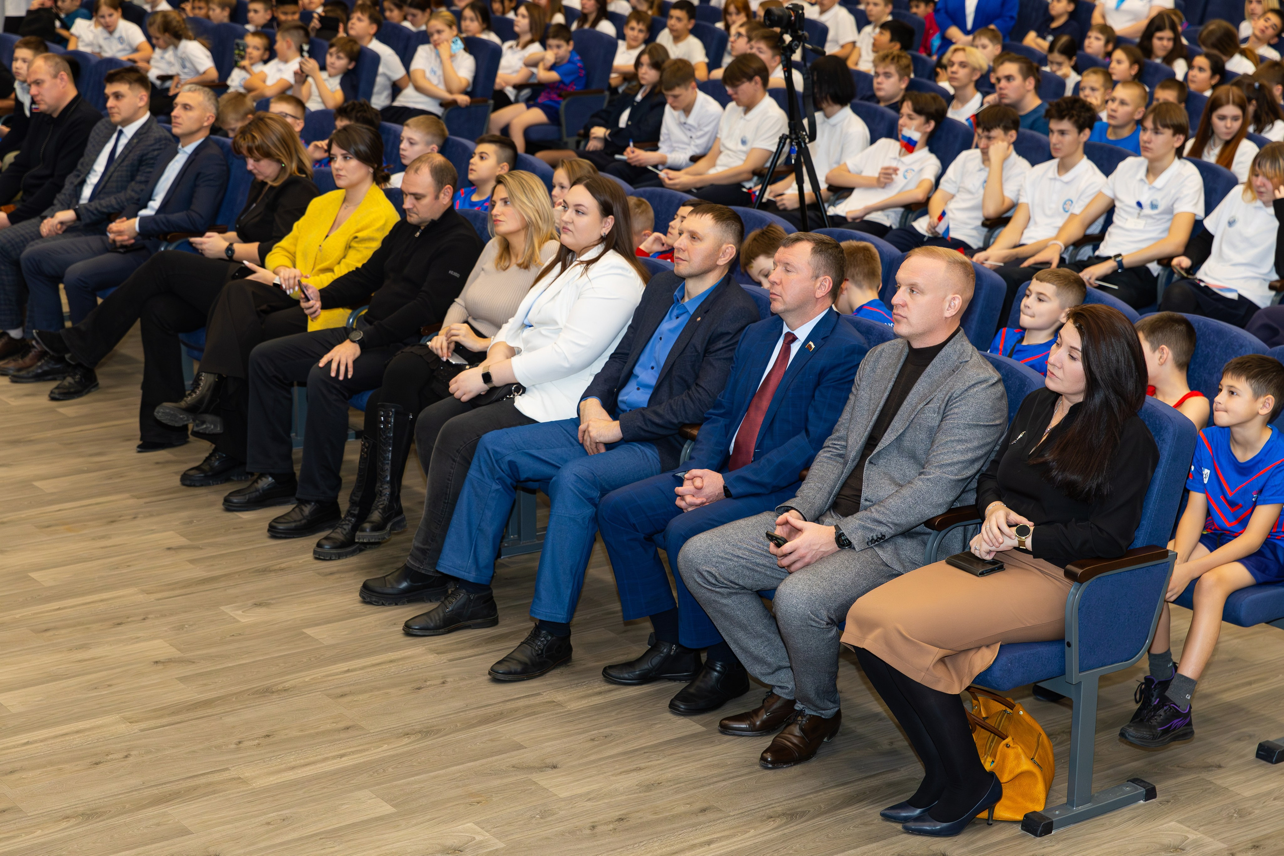 Открытия спортивного зала по вольной борьбе. В школе № 221. Фотограф Александр Поздняков  Новосибирск