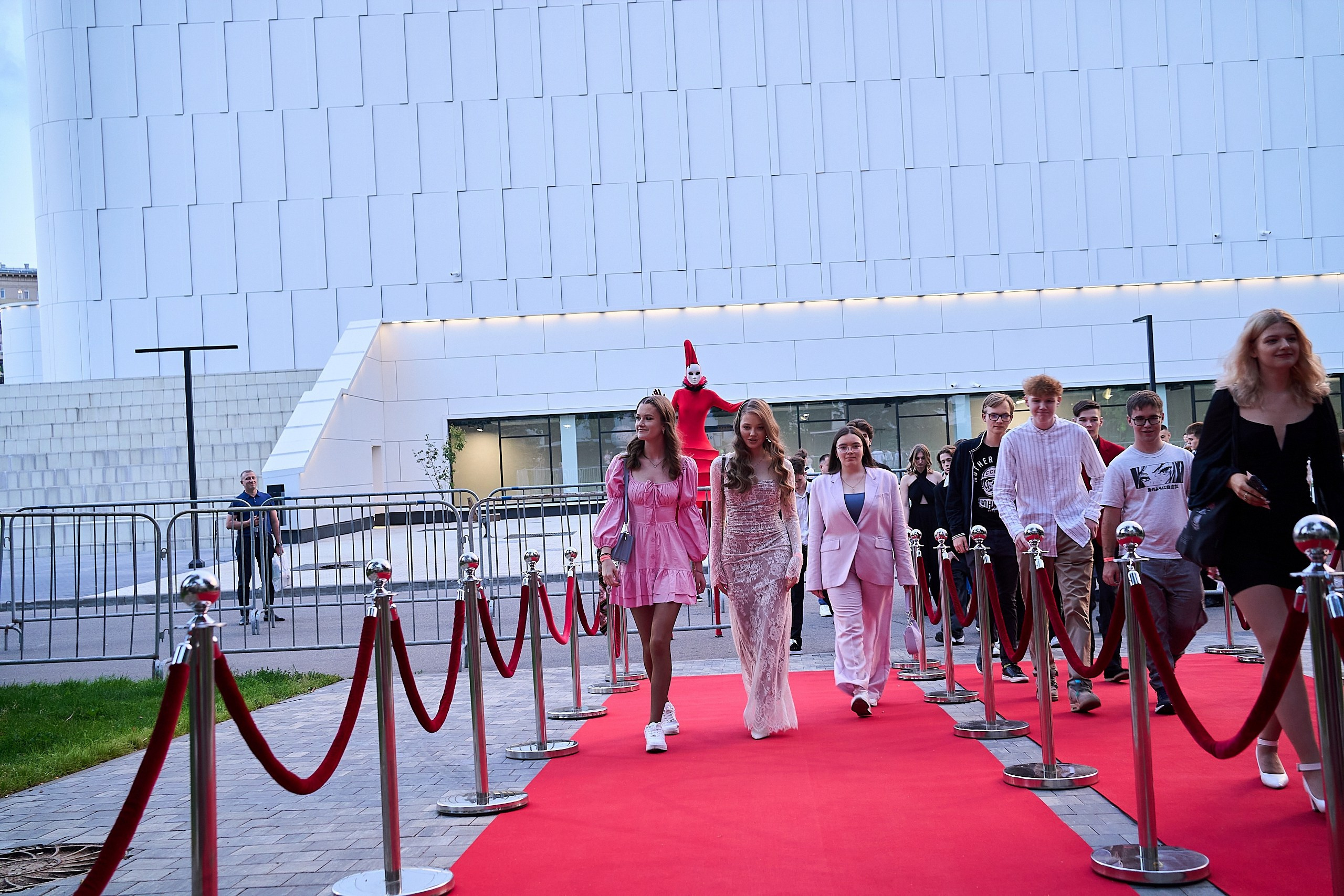 Выпускной 2024 концертный зал Академия ВТБ. Фотограф и Видеограф в Москве. Олег Корушев