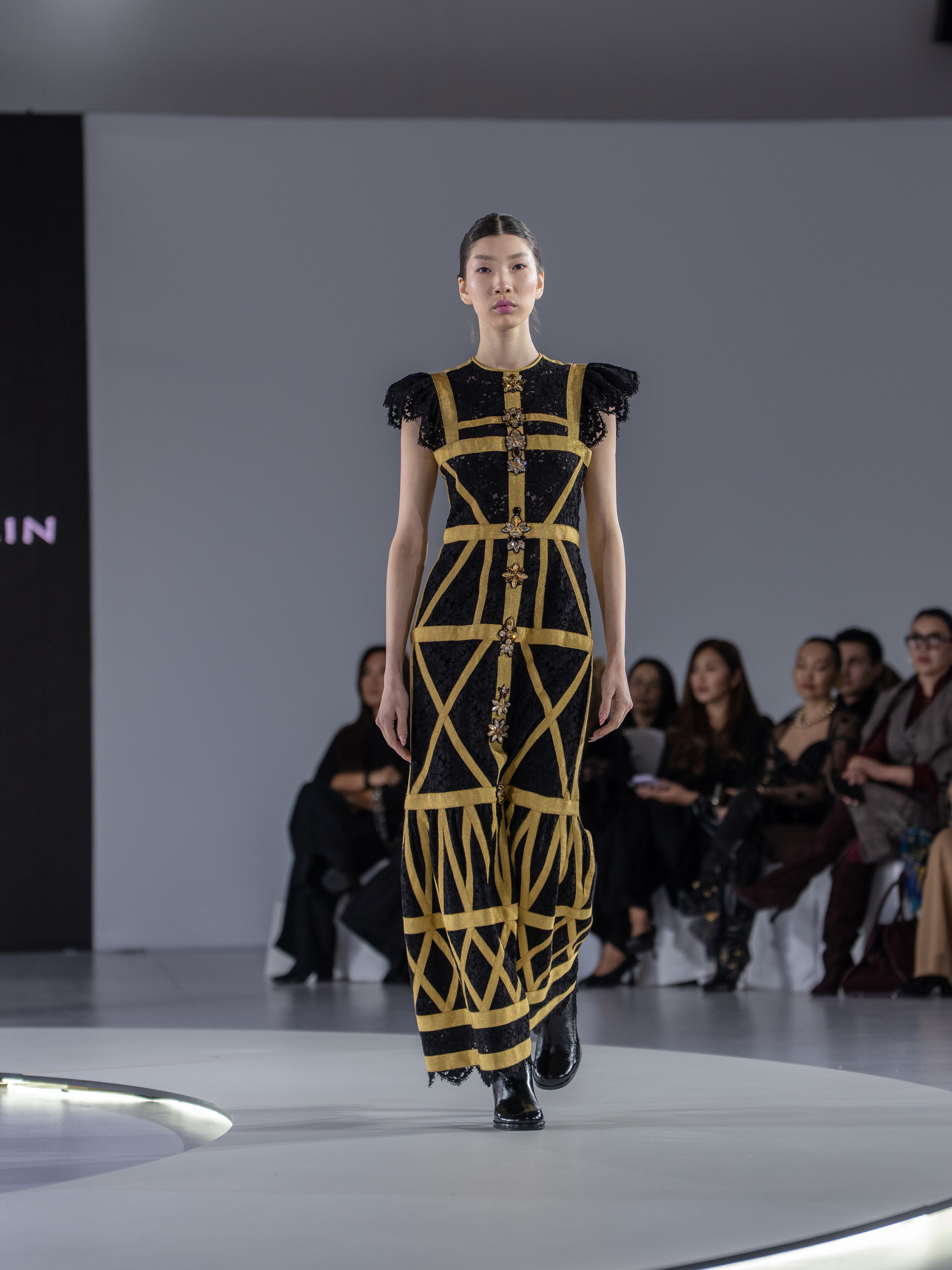 Дизайнер Stas Lopatkin. Сайт Алматинского НЮ АРТ, будуар и фэшн фотографа Дениса Карпенко