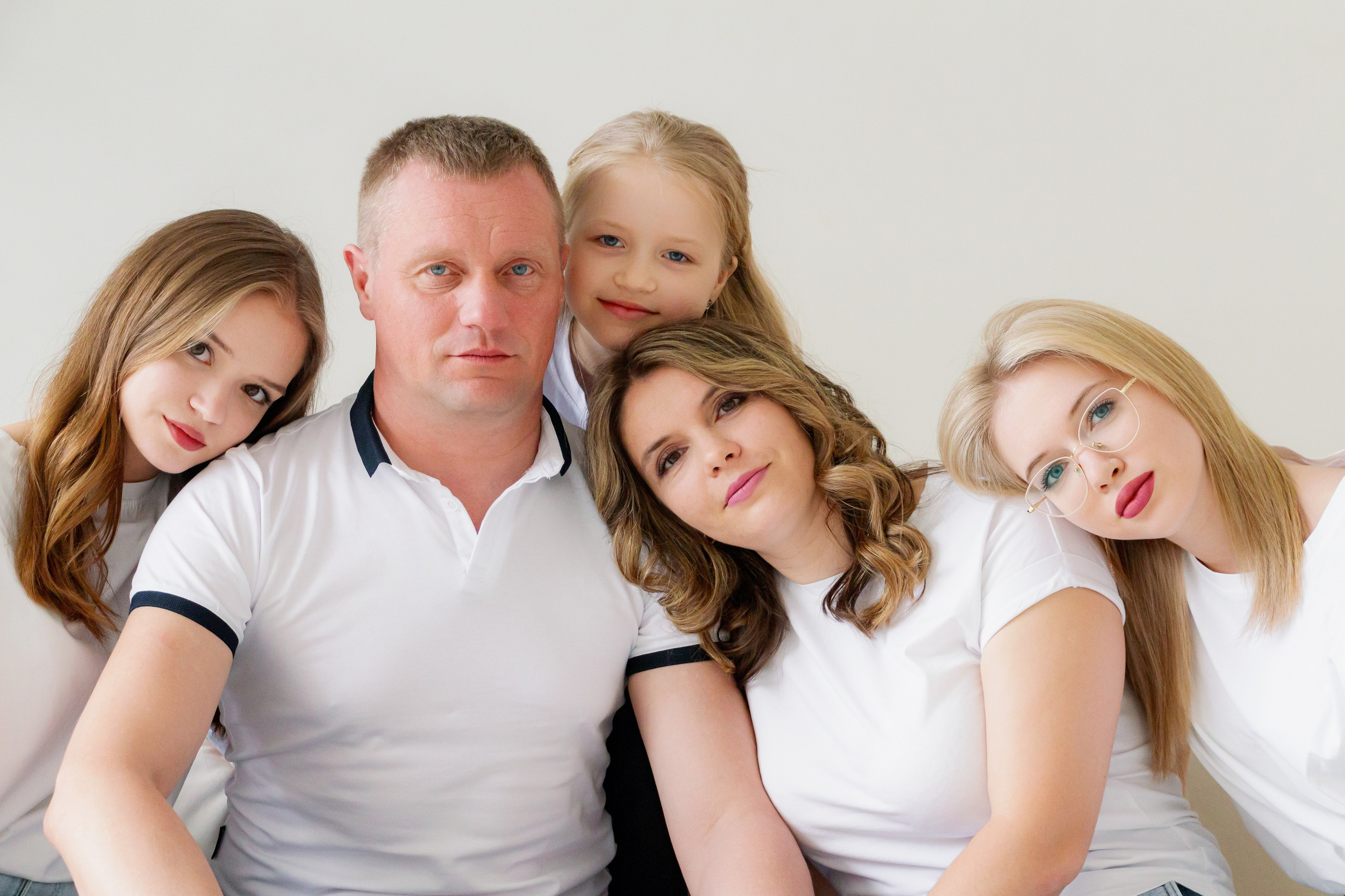 Две сестры. Две семьи. Одна любовь. Семейная фотосессия в студии, Екатеринбург. Фотограф в Екатеринбурге Пойгина Елена