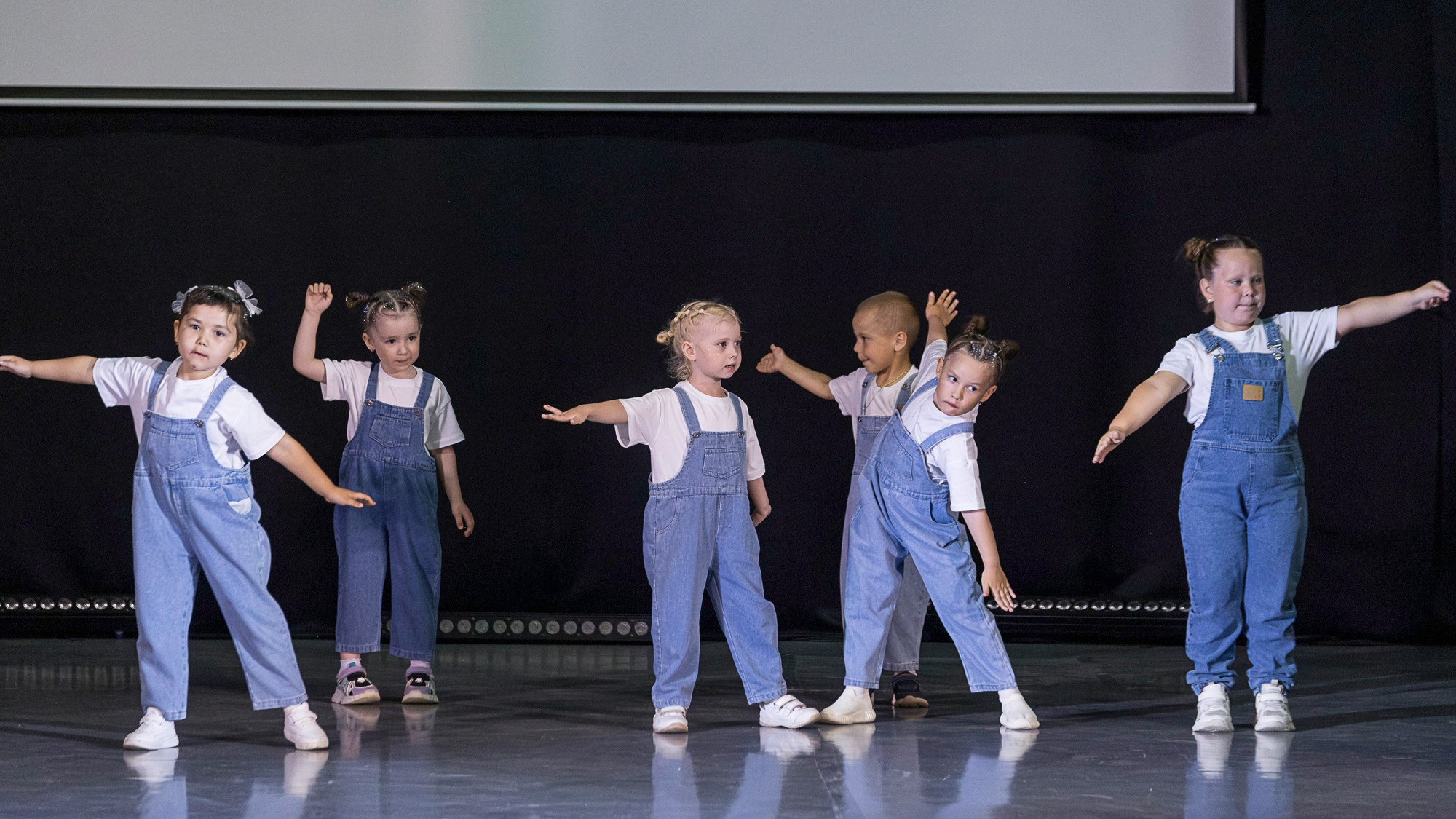 Отчетный концерт школы танцев UPGRADE. Репортажный фотограф в Казани Павел Серпокрылов