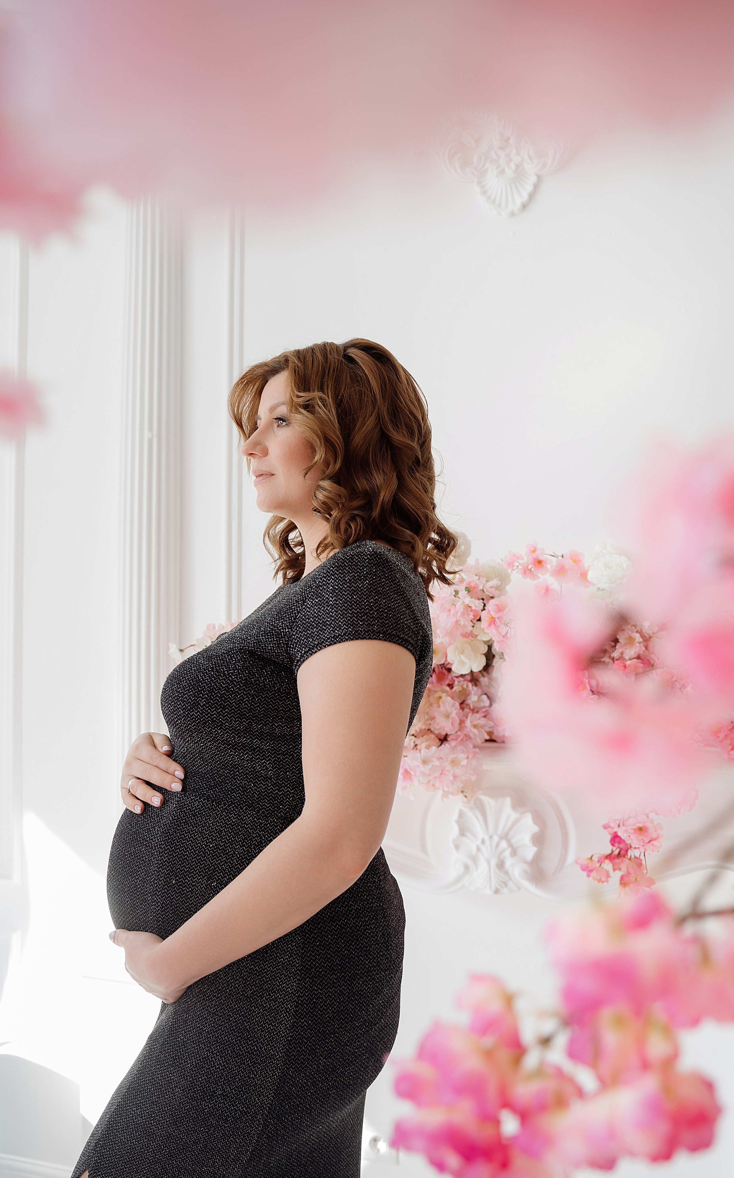 Беременная съемка в студии. Свадебный фотограф