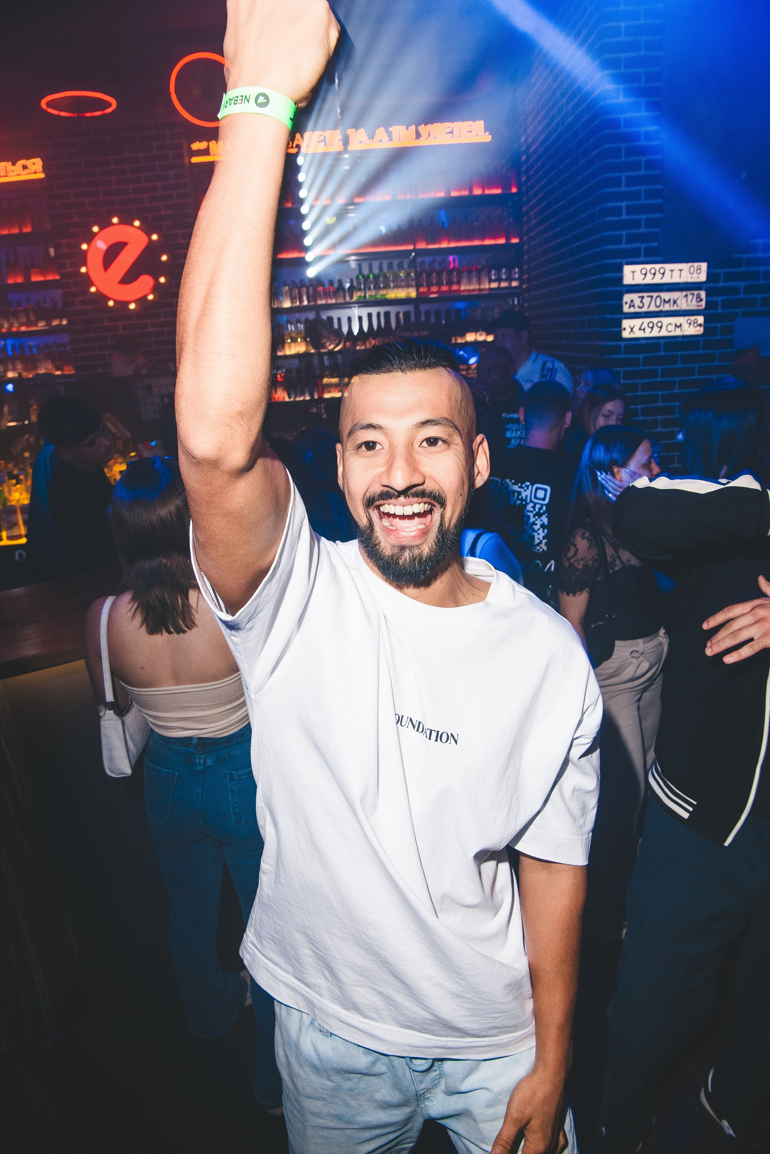 Фотоотчёты о вечеринках для НеБар Волгоград. Или стиль «пьяный фотограф». Фотограф в Волгограде и Волжском Александр Горбань