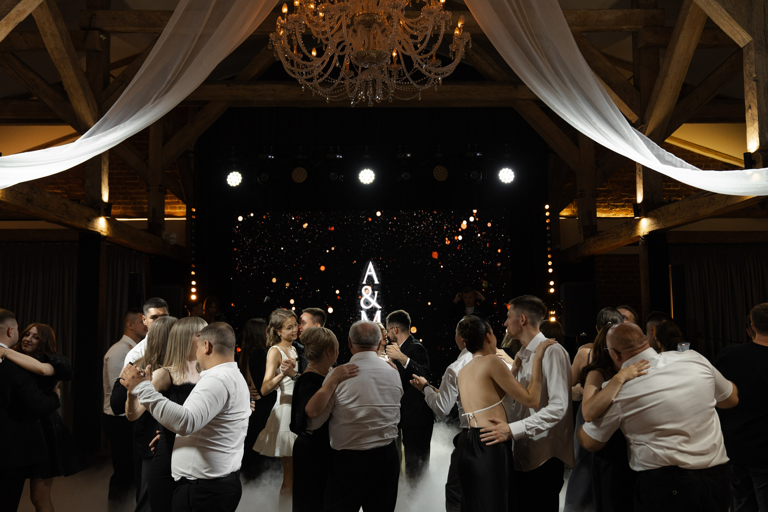 «комфорлабельно и эстетично». Свадебный фотограф Наташа Брифли