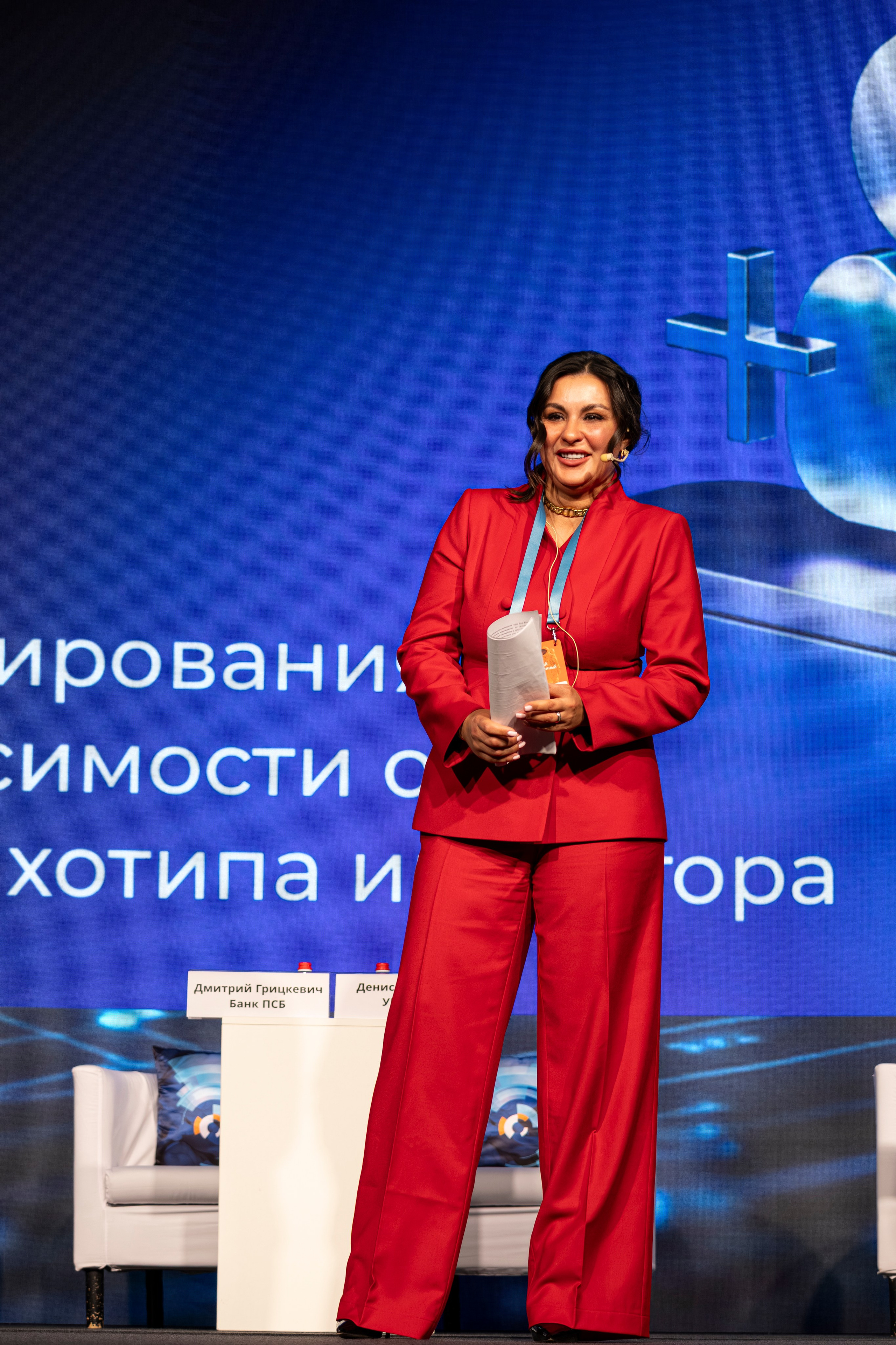 Докладчик и экран: передача ключевой информации в кадре.