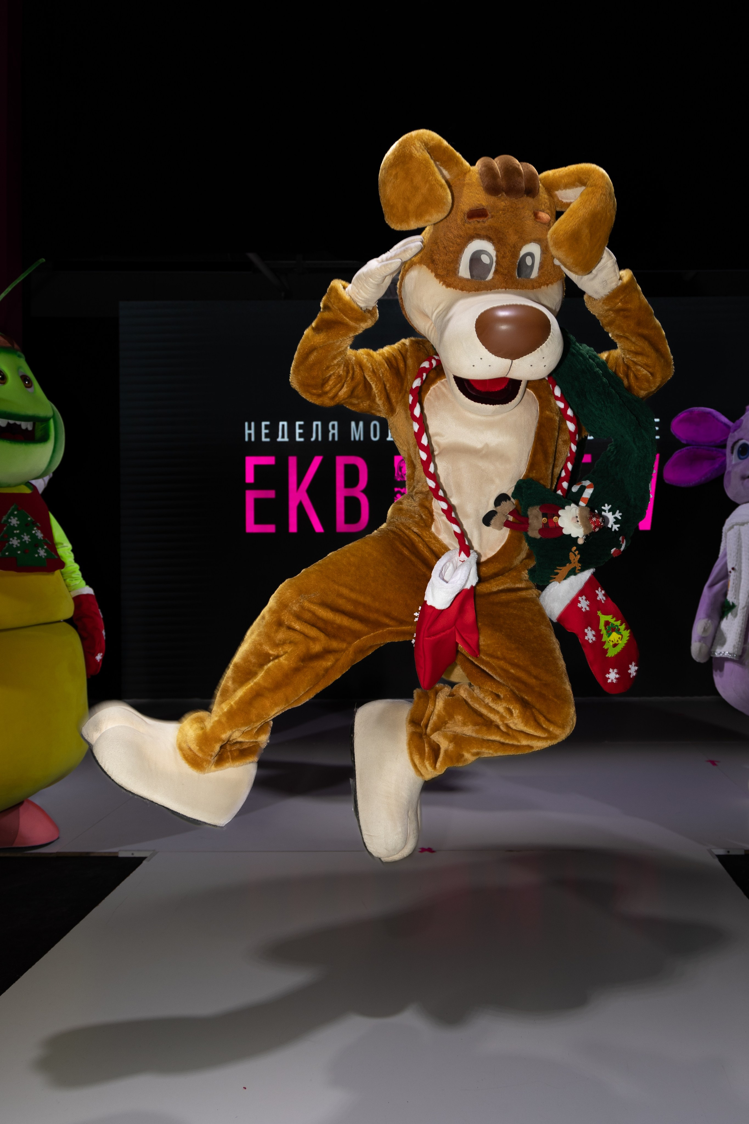 Ёлка телеканала МУЛЬТ (фотосессия ростовых кукол). Семейный и репортажный фотограф Наташа Давыдова