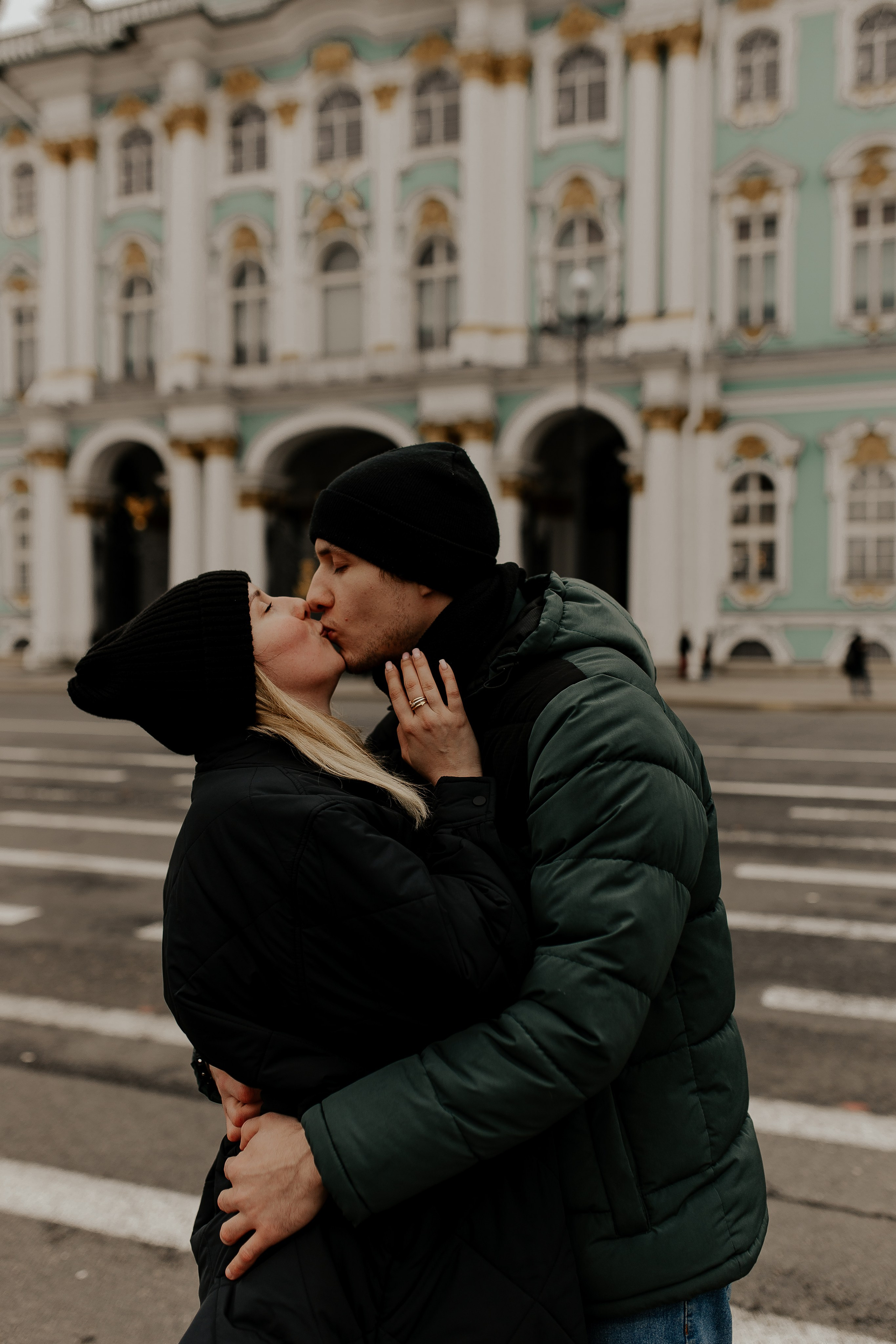 Поцелуй у Эрмитажа. Фотограф в Санкт-Петербурге Лиза Семченкова