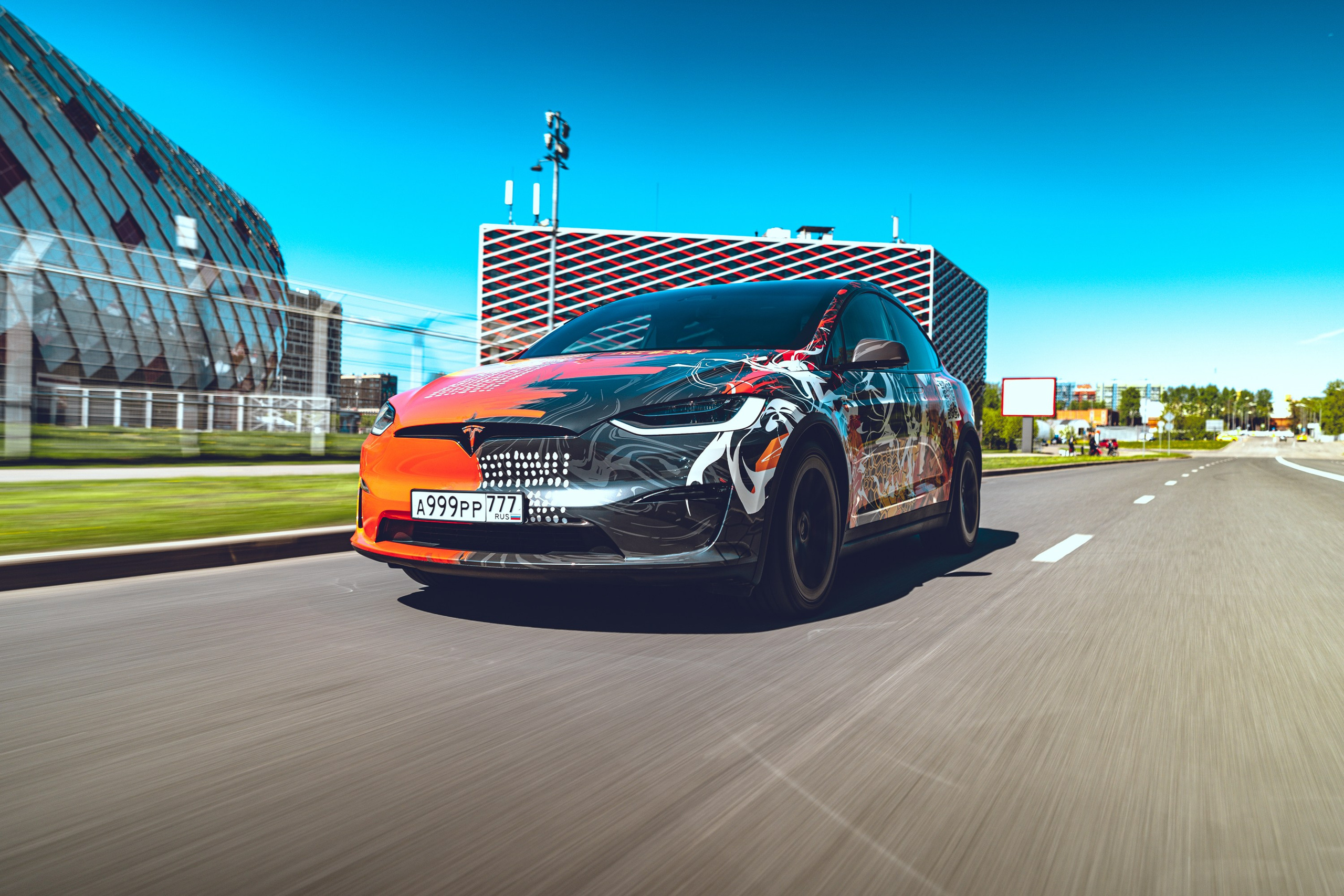 Винилография на Tesla Model X Plaid. Студия дизайна и оклейки авто Barmaley Design