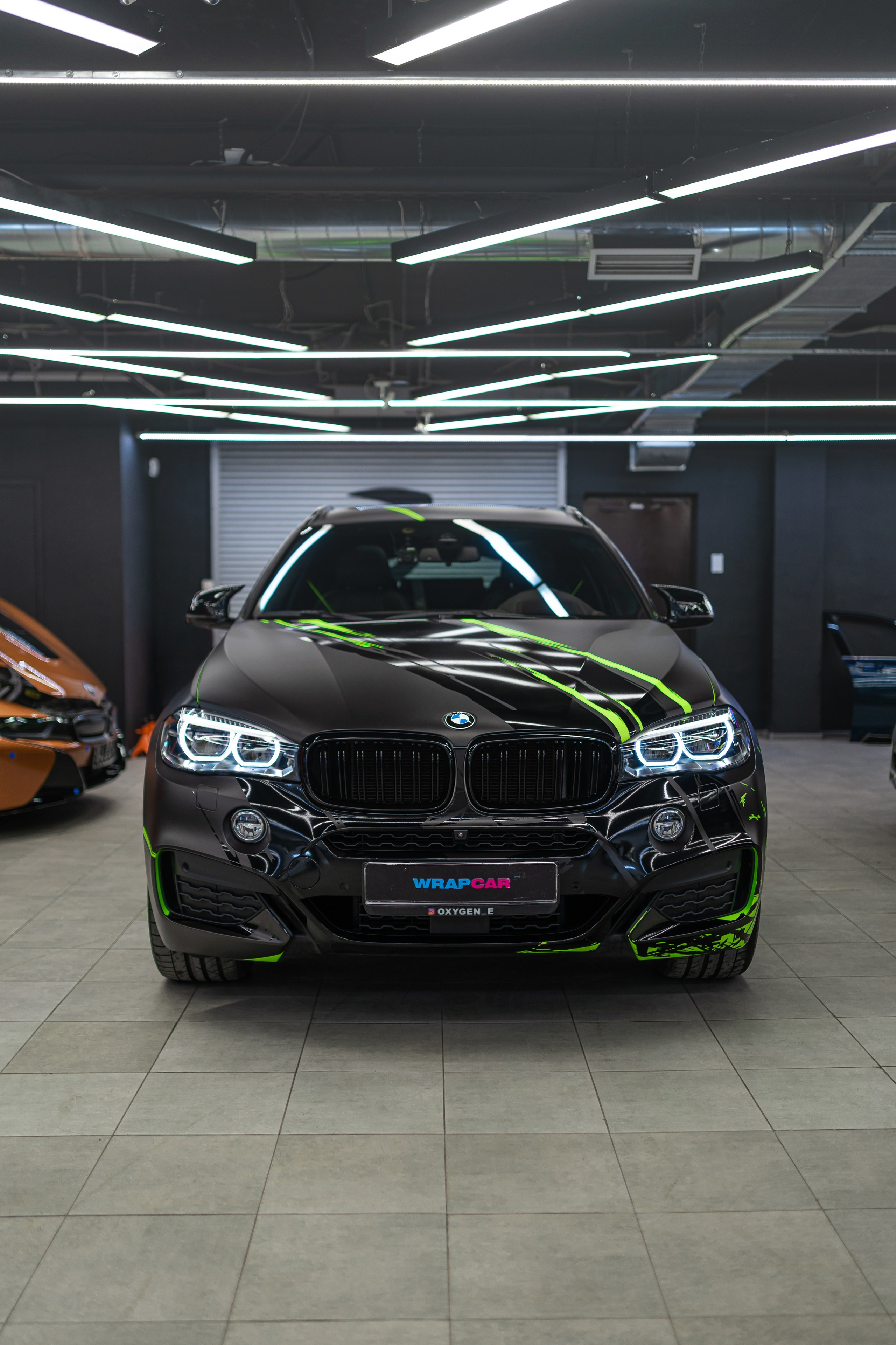 Винилография на BMW X6. Студия дизайна и оклейки авто Barmaley Design