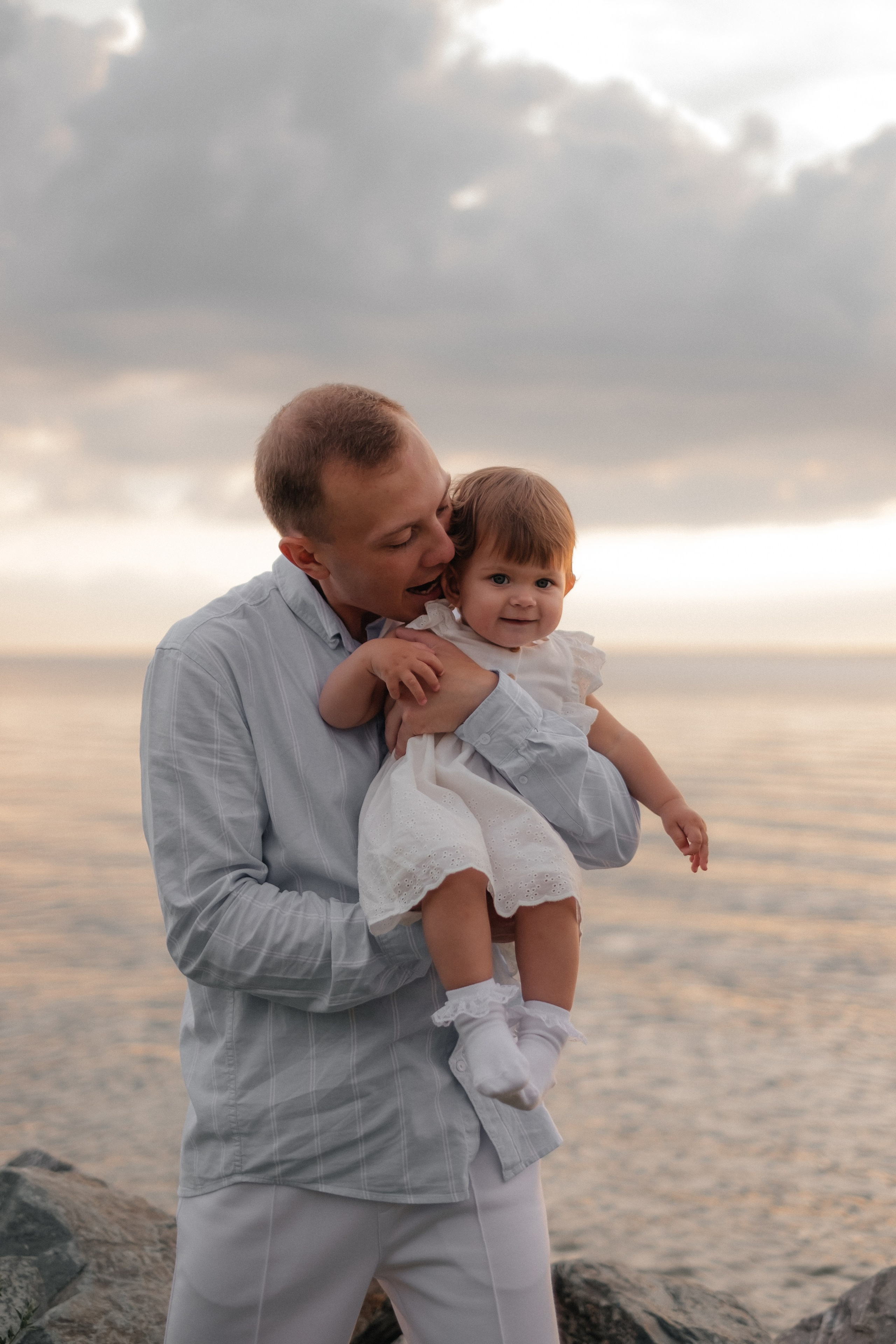 Алина, Ярослав и Тая на берегу. Фотограф в Новосибирске Диана Ильиных