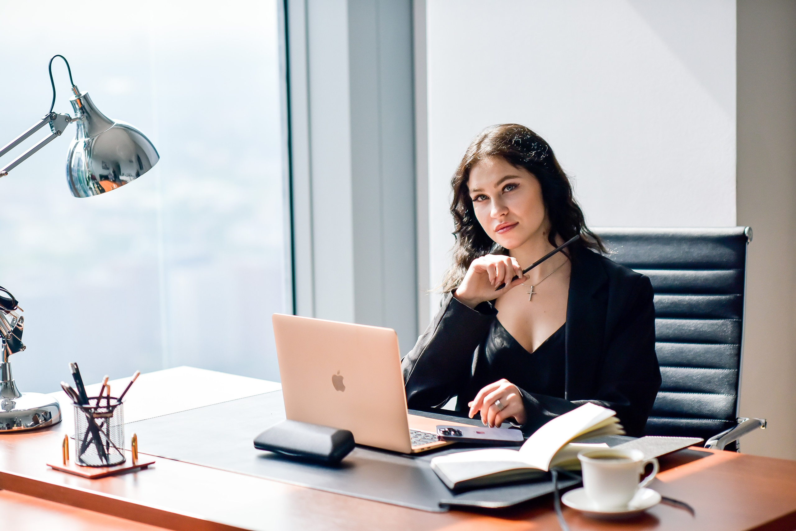 ДЕЛОВАЯ В СИТИ ОФИС. Фотограф для бизнесконтента, репортажей и семейного альбома в Москве