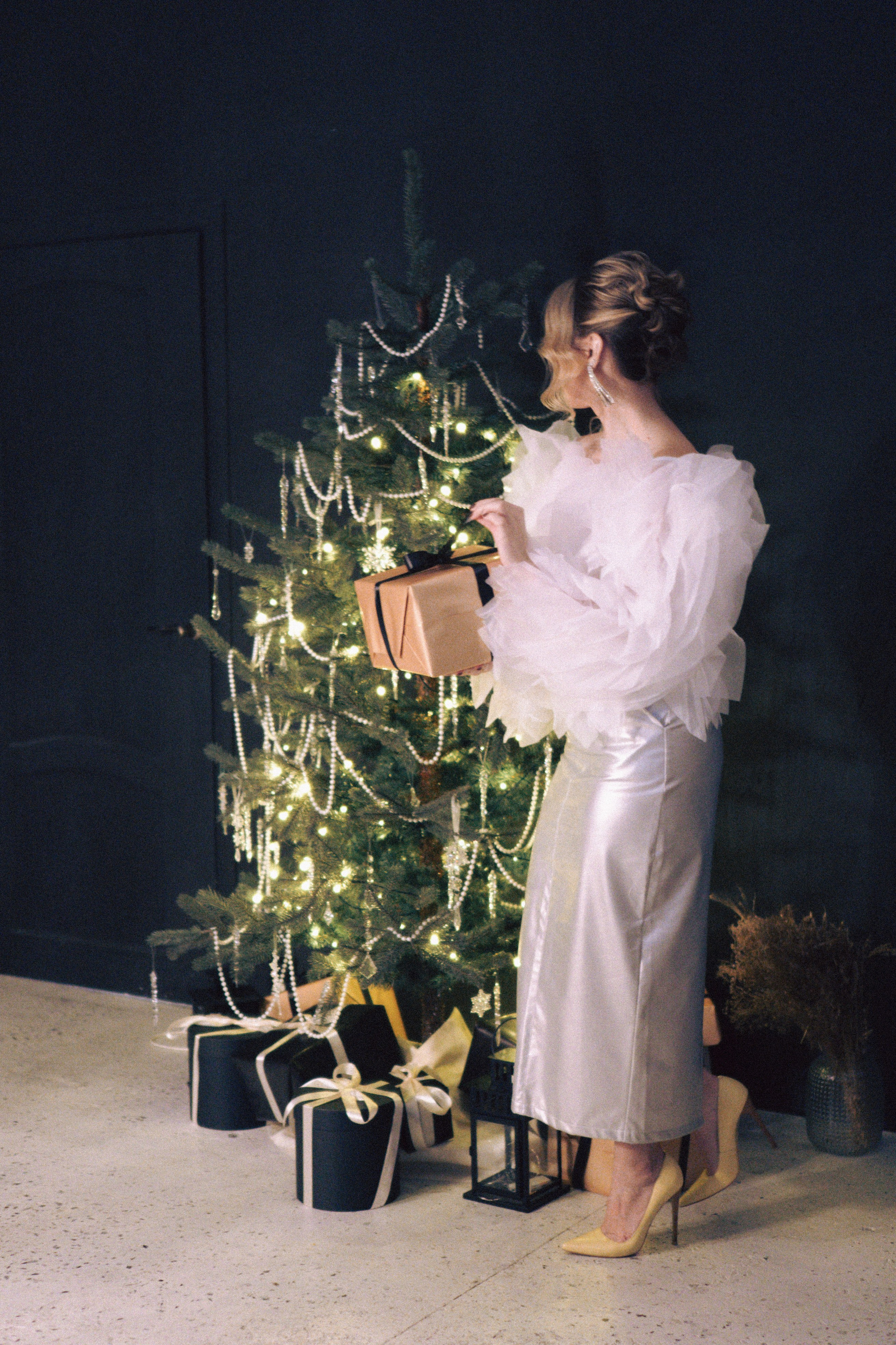 НОВОГОДНЯЯ ФОТОСЕСИИЯ В СТУДИИ ДЛЯ ДЕВУШКИ И ПРОГУЛКА ПО ЧЕРНЫШЕВСКОЙ. Профессиональный фотограф, Санкт-Петербург — Виктория Богомолова