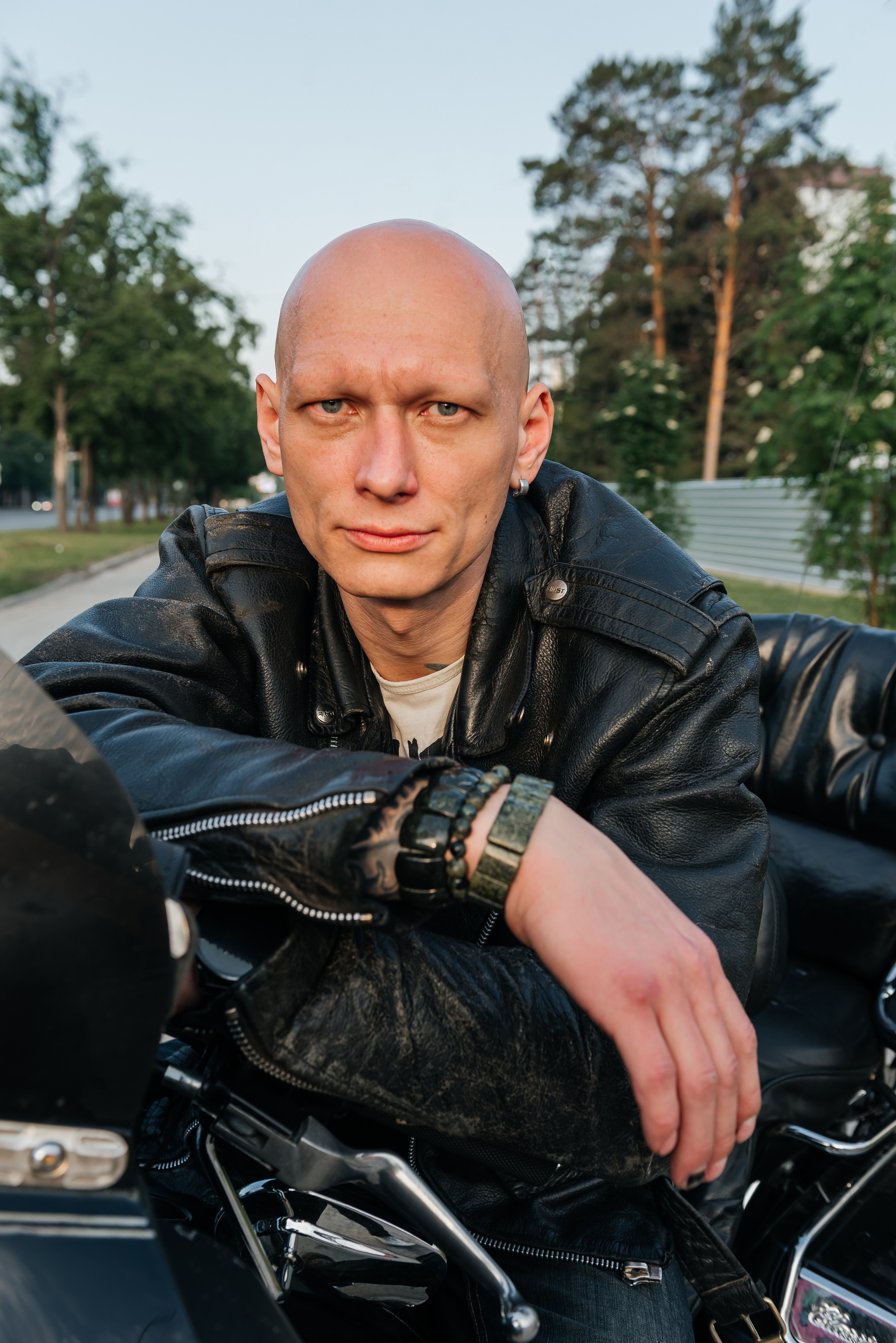 Фотосессия новосибирск, летняя фотосессия, фотосессия в городе, креативная фотосессия, фотограф новосибирск, фото Юлия Туманова, креативный фотограф, организация фотосессии под ключ, фотосессия для мужчины, мужская фотосессия,  фотоюлиятуманова, мужской фотограф новосибирск, фотоюлиятуманова, байкер, мотоцикл, фотосессия с мотоциклом, фотосессия на мотоцикле, харли девидсон, Harley-Davidson