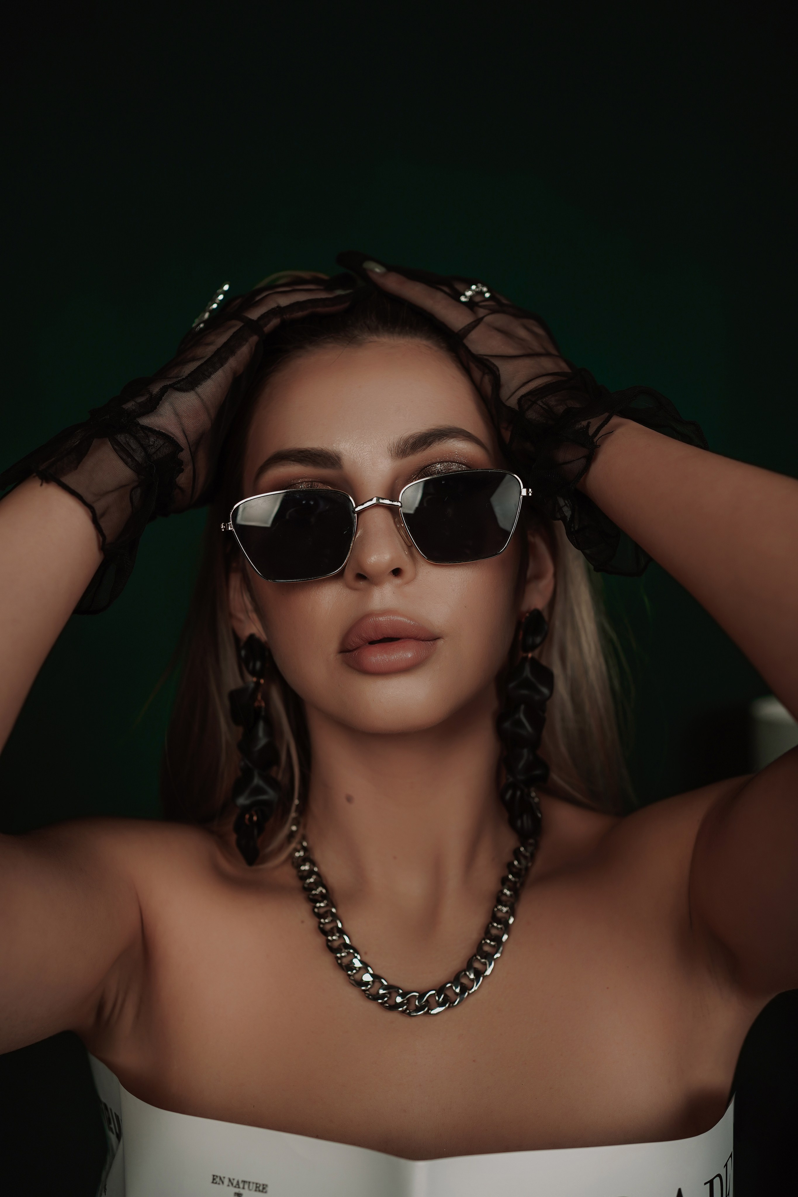 Фотостудия Рафинад. Женский фотограф Новочеркасск, Ростов-на-Дону, Шахты. Девушка в газете. Свадебный фотограф в Ростове-на-Дону. Таинство Крещения и Венчания, семейные фотосессии. Алёна Чёботова