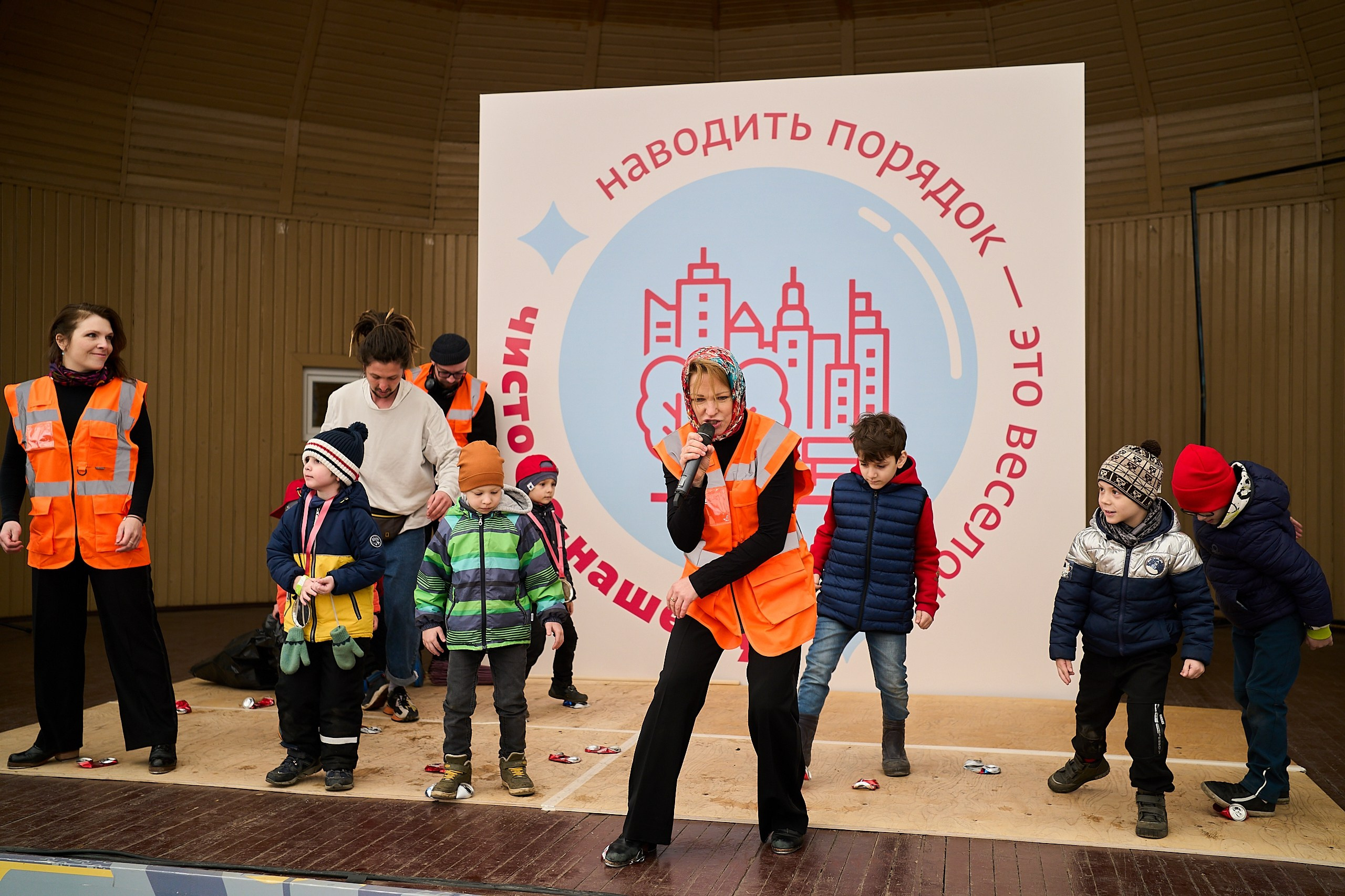 Субботник у Управления делами Мэра и Правительства Москвы. Фотограф и Видеограф в Москве. Олег Корушев