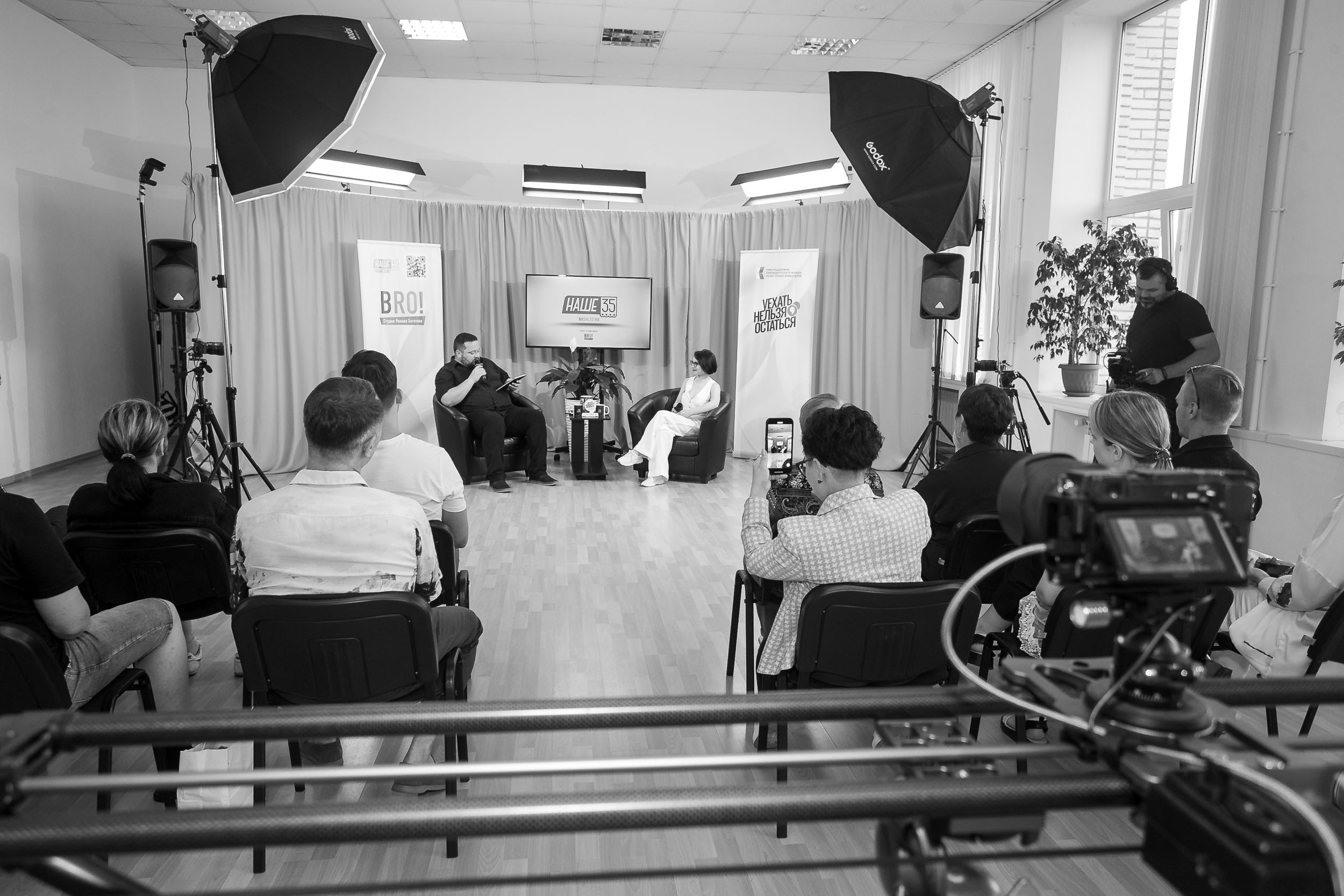 Проект «Уехать нельзя, остаться»