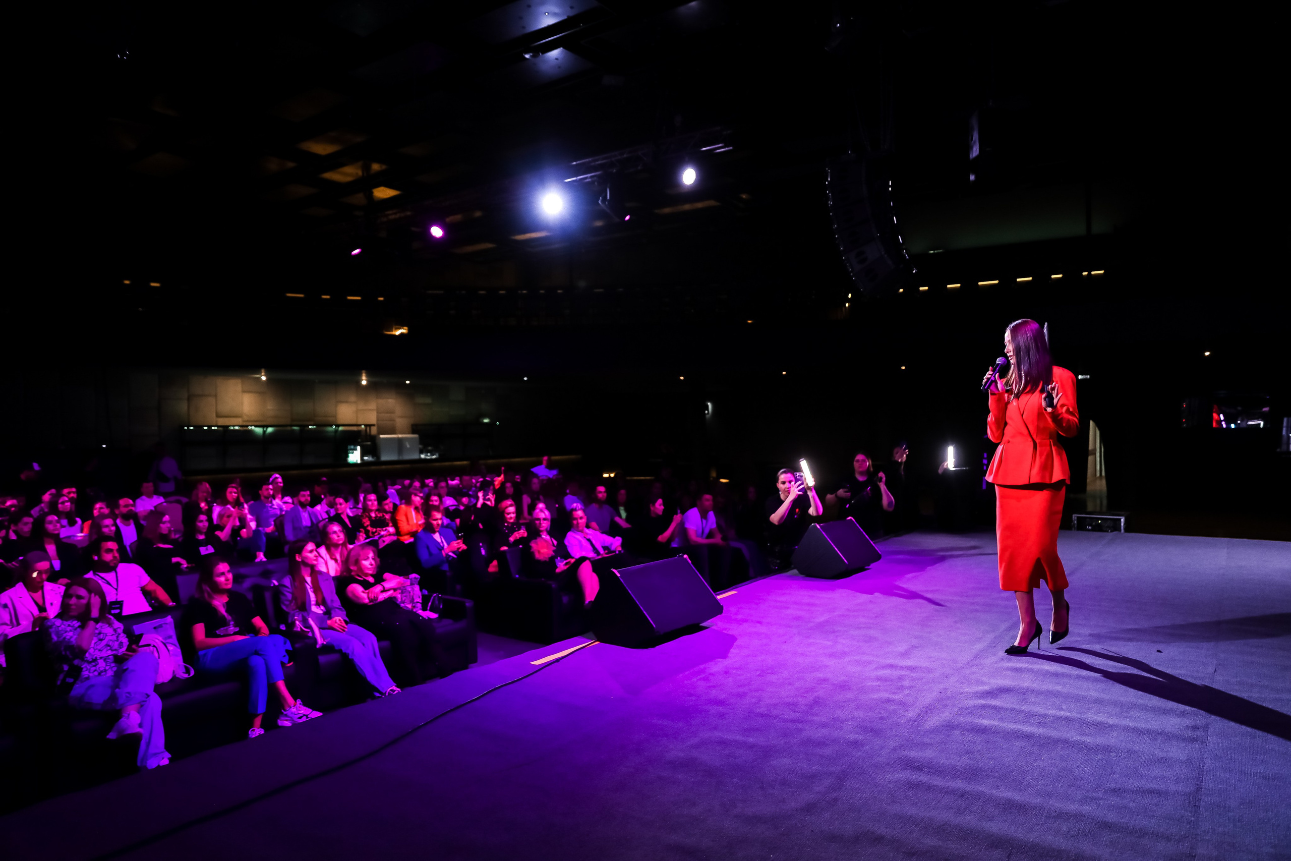 REELS CONTENT — НЕТВОРКИНГ. Photographer Viktoriya Markushina «My world throug»