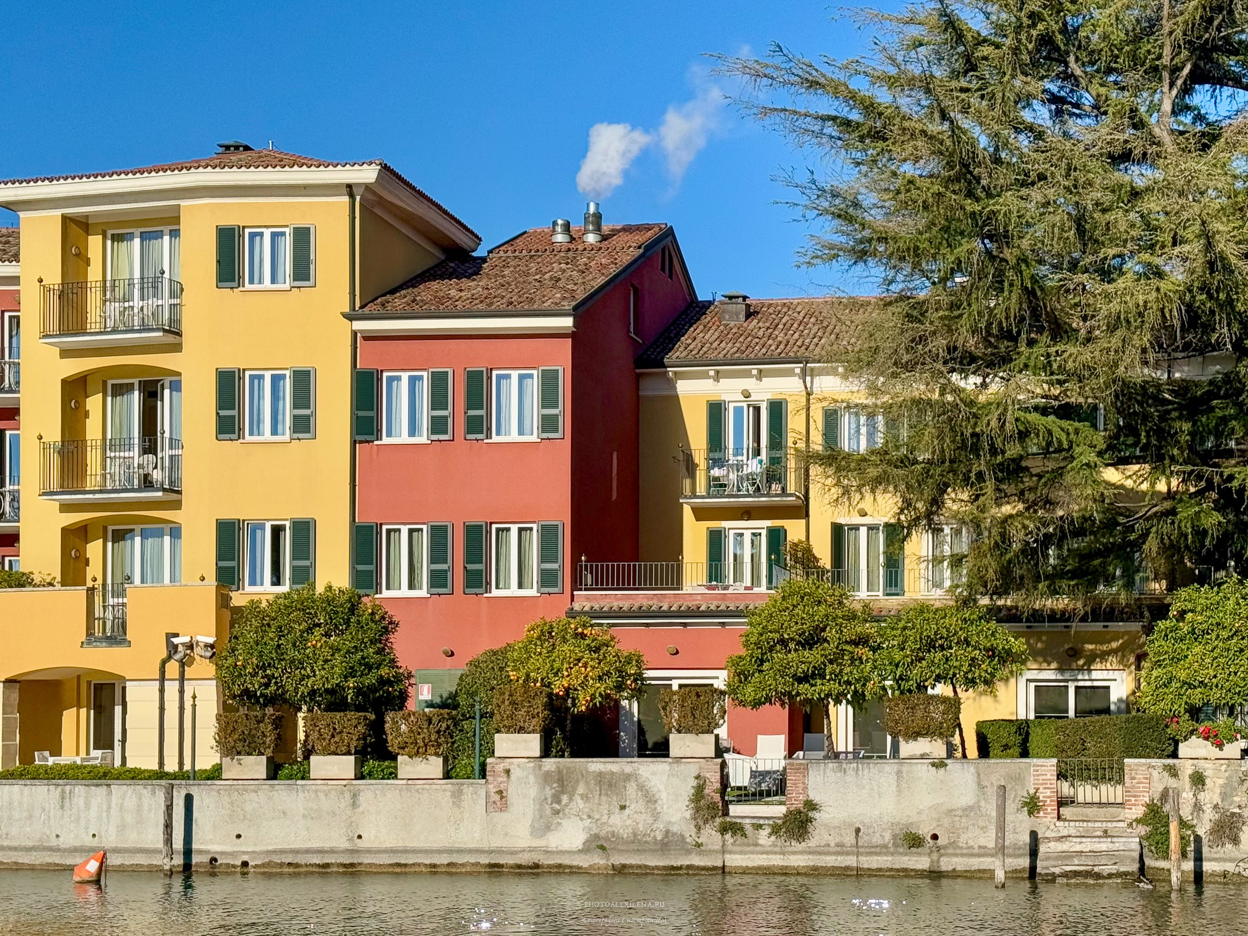 Сирмионе-очаровательный городок на озере Гарда. Авторские стильные фотокартины