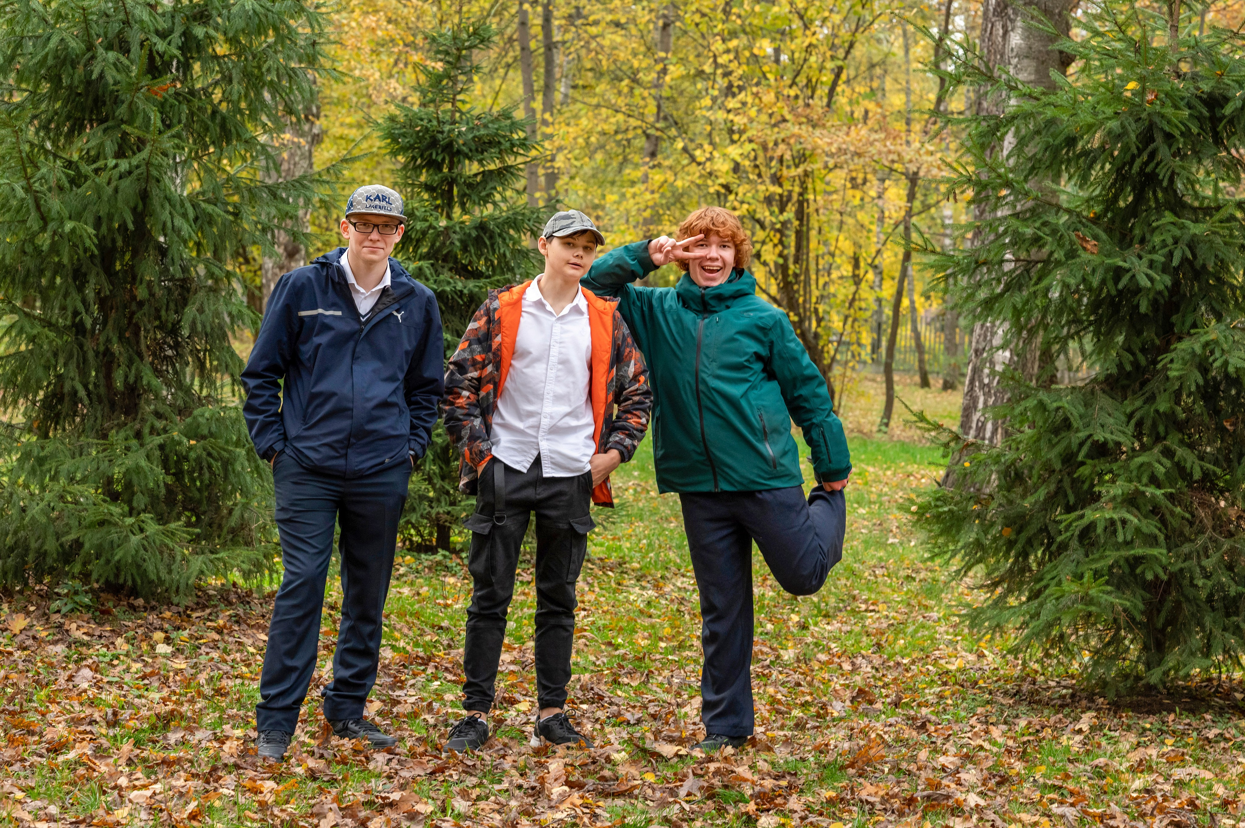 Осенняя фотосессия в парке 9-А класс Школа 953. Детский и семейный фотограф г. Москва Оксана Катаджи