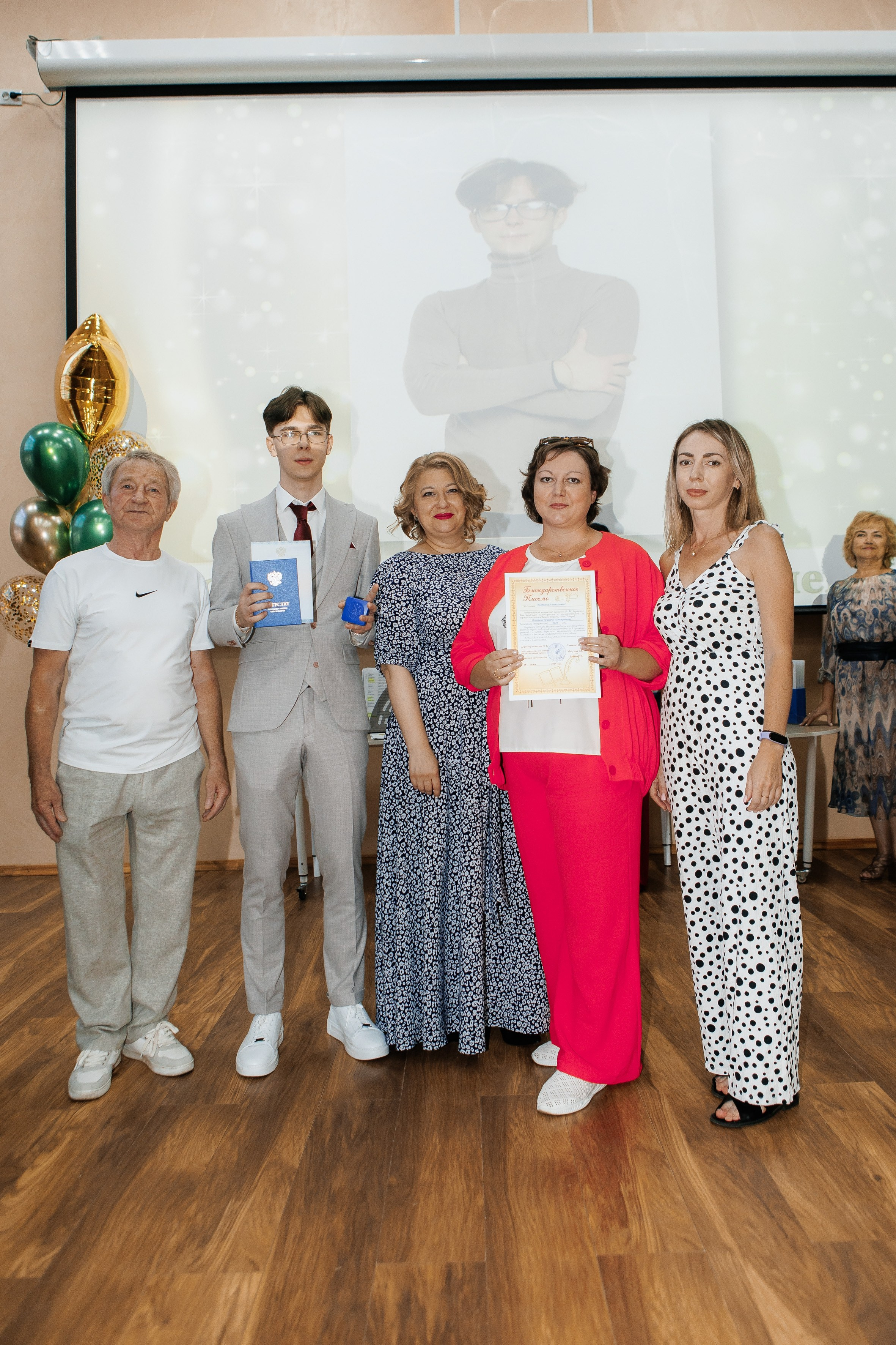 Выпускной Гимназия 12 2024 г. Свадебный и портретный Фотограф в Липецке Дмитрий Котюков