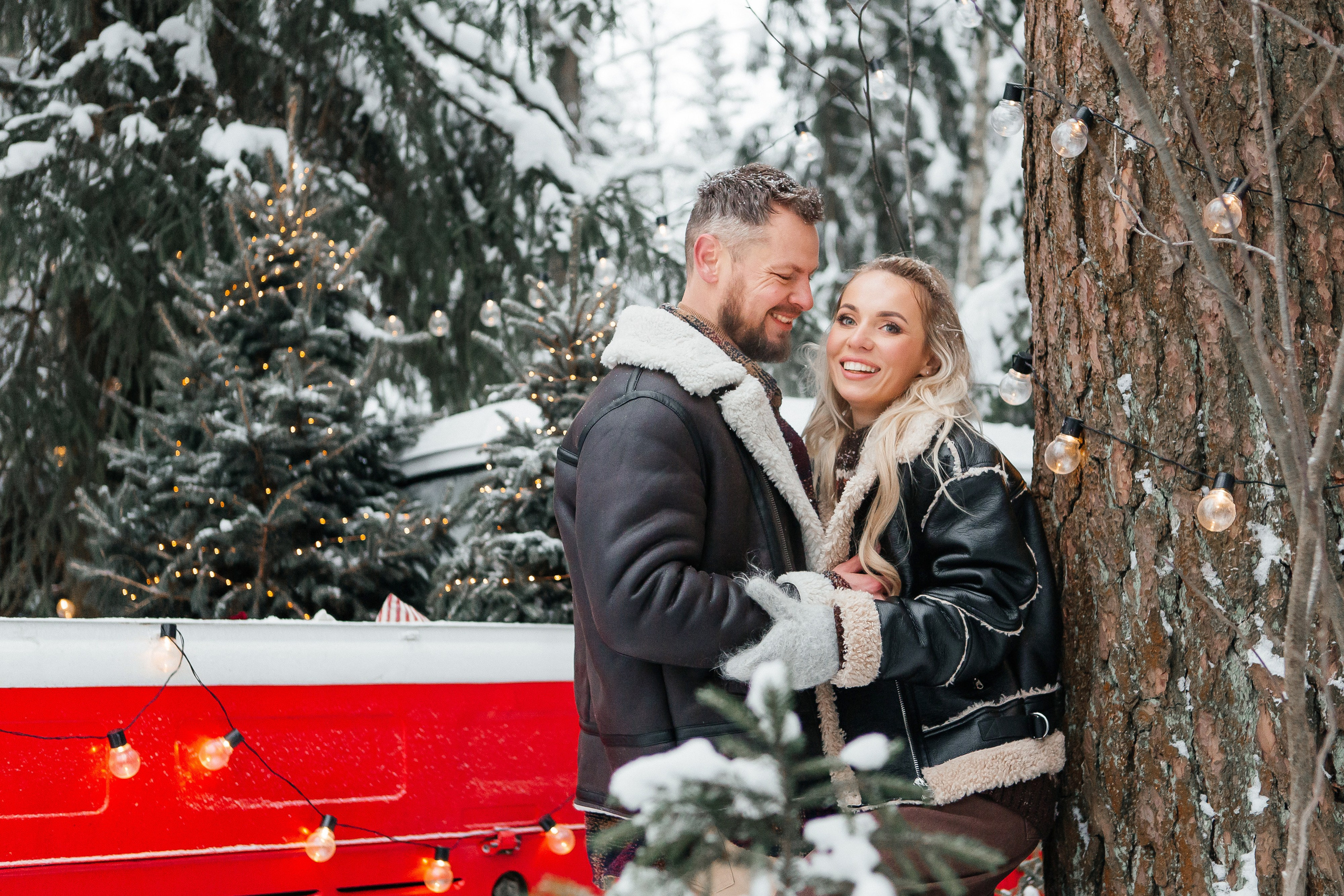 Новогодняя фотосессия с красным авто. Свадебный фотограф в Москве Дарья Олендарёва