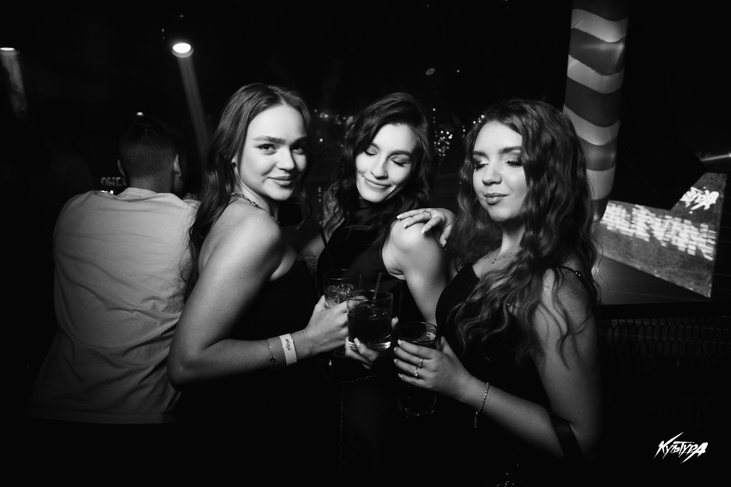 Клубная фотосъемка в Петропавловске-Камчатском, Профессиональная фотосъемка в ночном клубе в Петропавловске-Камчатском, Фотосъемка живых эмоций и танцев в клубе Петропавловска-Камчатского, Динамичные и атмосферные фотографии с вечеринки в Петропавловске-Камчатском, Заказать фотосъемку ночного клуба в Петропавловске-Камчатском.