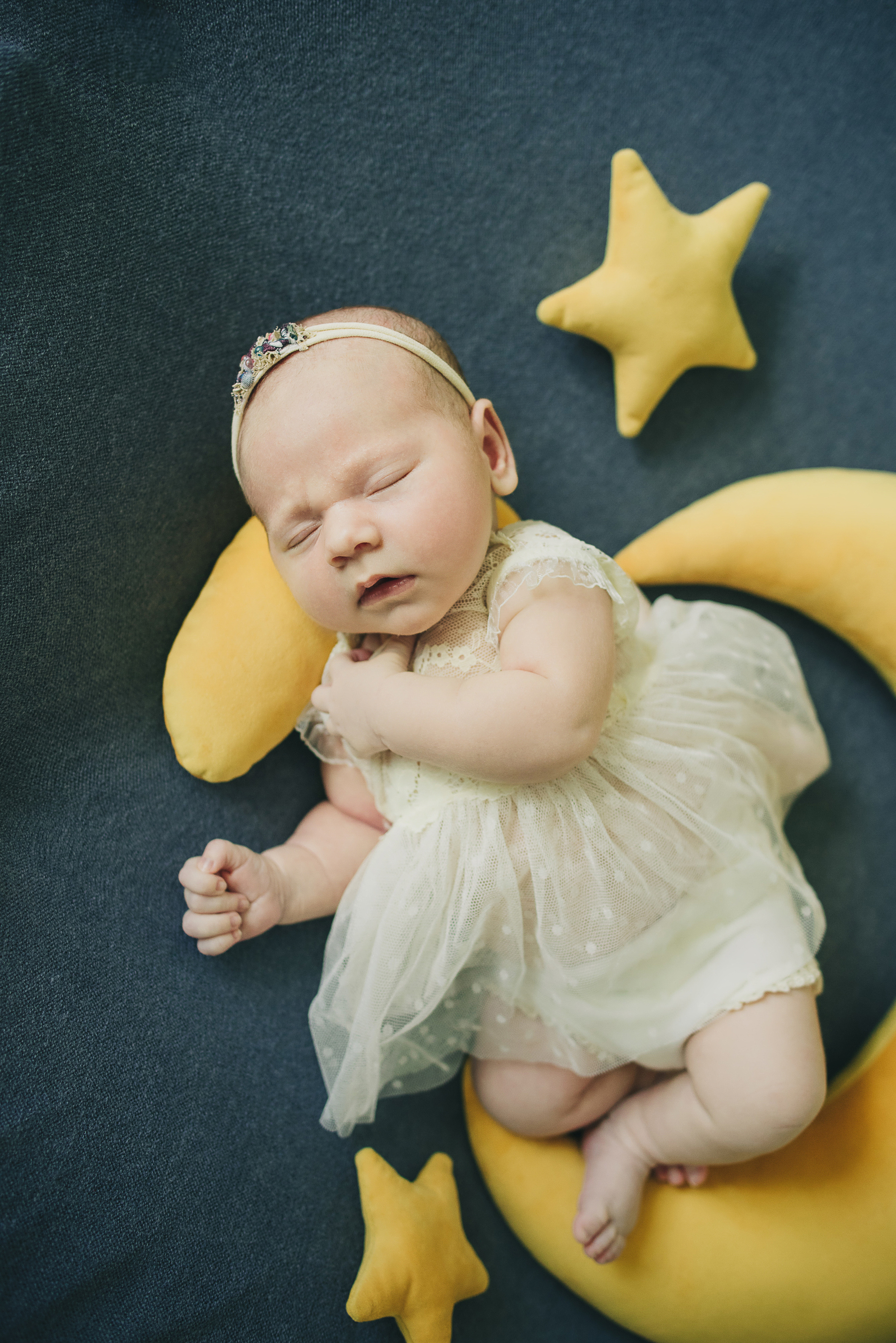 Съёмка девочки с улыбкой. Фотограф в Москве новорожденные свадьбы семьи Дарья Ларионова