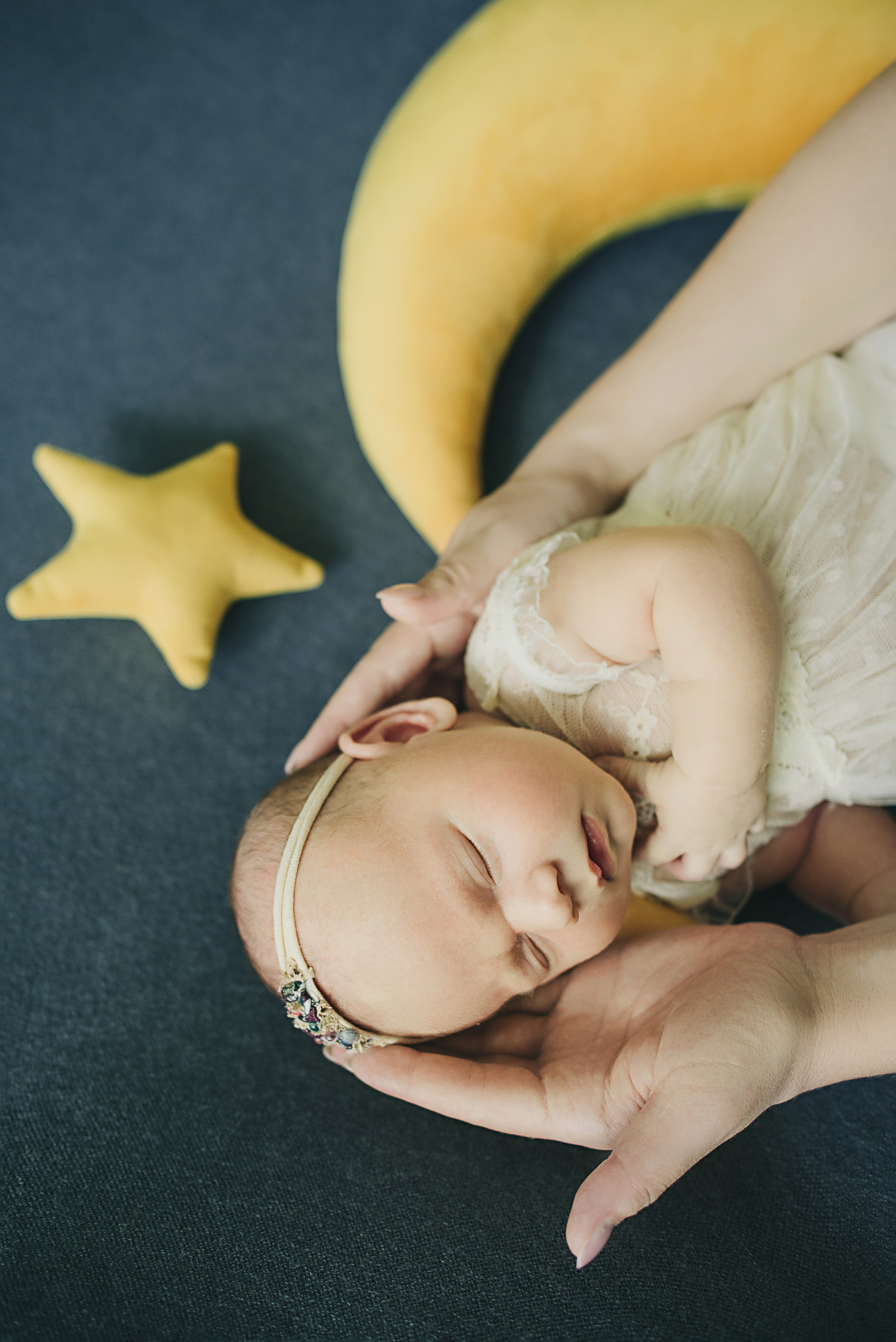 Съёмка девочки с улыбкой. Фотограф в Москве новорожденные свадьбы семьи Дарья Ларионова