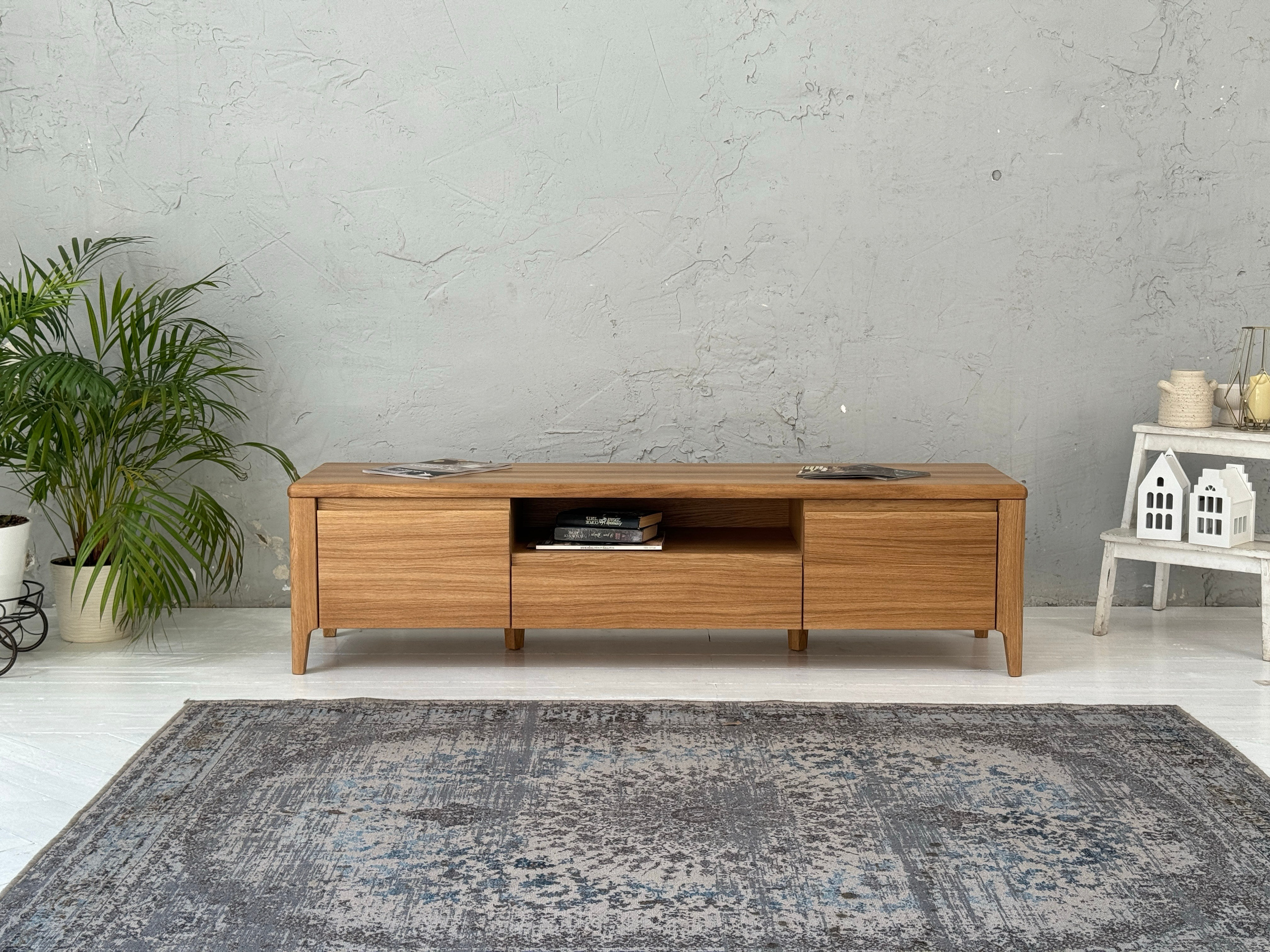 купить ТВ тумбу из массива на заказ / производитель ТВ тумб из массива / тумба под ТВ из дуба в интернет-магазине / экологичная мебель ТВ тумба из дерева 