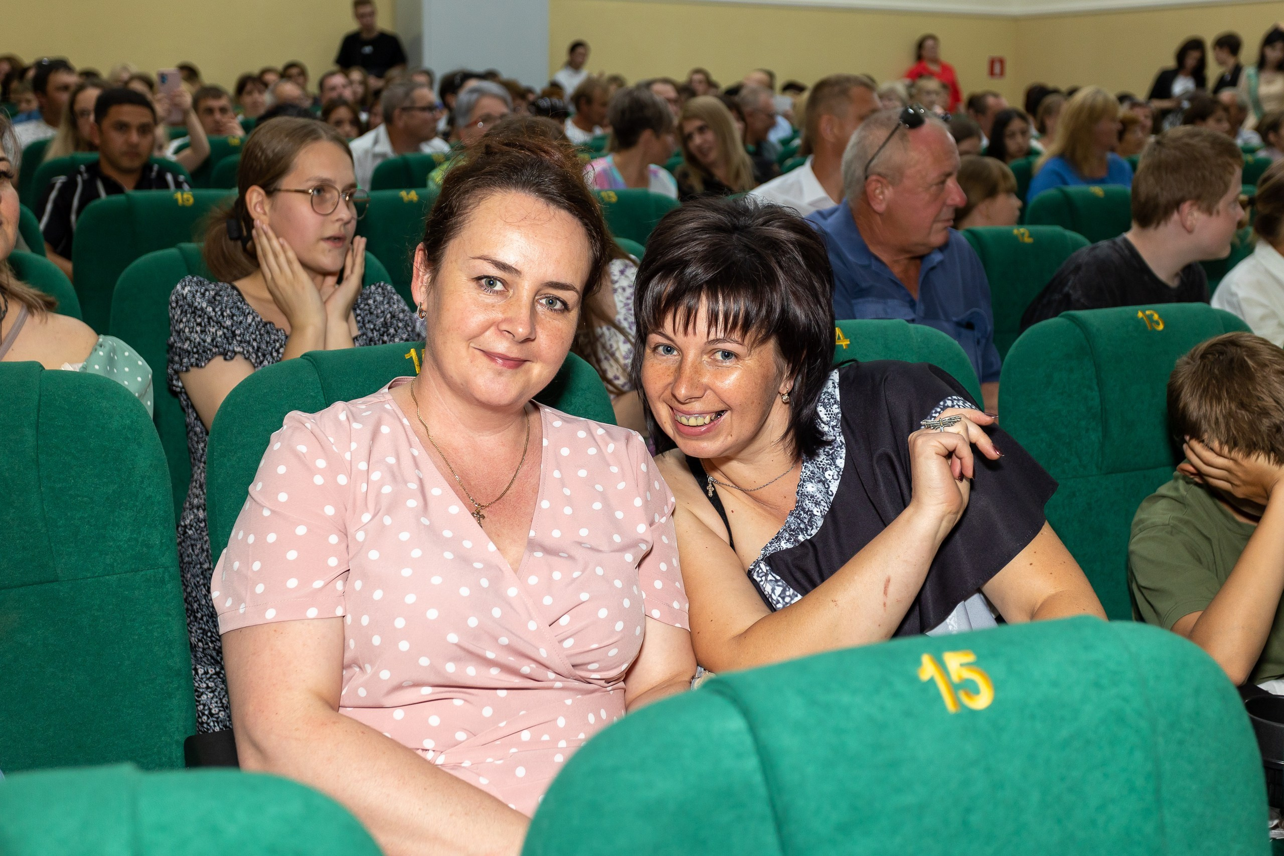 Вручение аттестата и выпускной вечер. Выпускные альбомы Майкоп, Краснодар Елена Золотарева