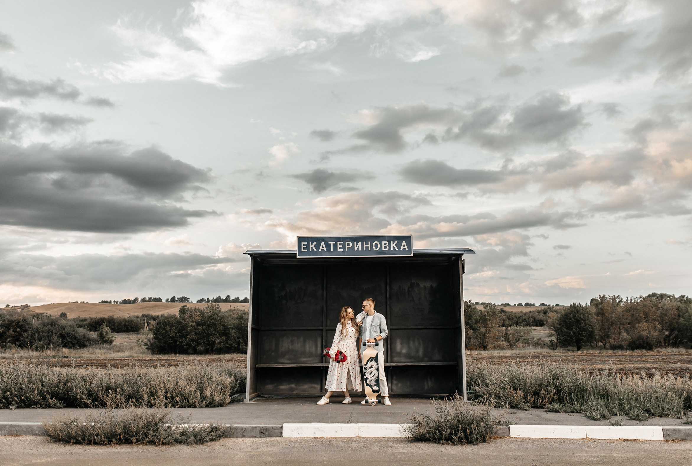 Здравствуйте! Я&nbsp;свадебный фотограф из&nbsp;Ульяновска, работаю в&nbsp;том числе по&nbsp;всей России и&nbsp;с&nbsp;выездом за&nbsp;границу. Снимаю свадьбы, lovestory, корпоративы, светский репортаж. Провожу обучение по&nbsp;фотографии, мастер-классы и&nbsp;воркшопы для других фотографов.