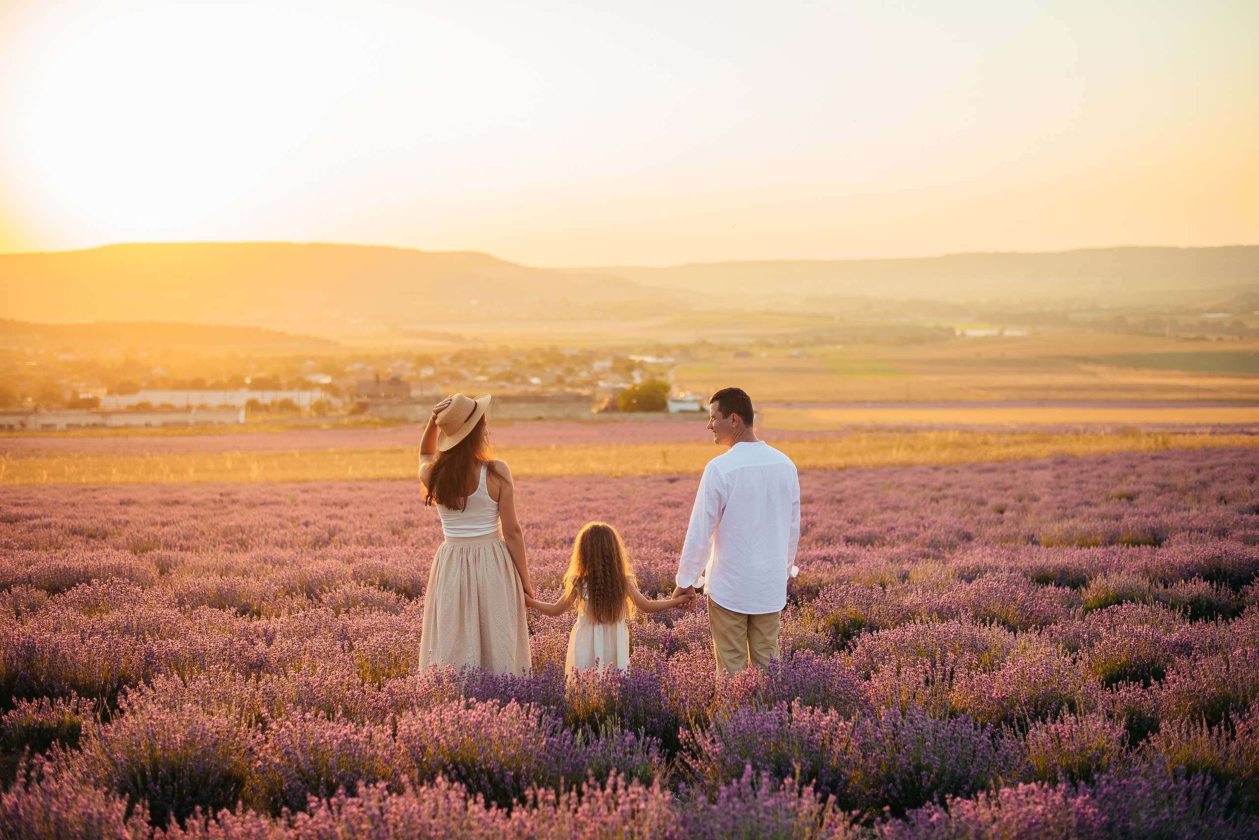 Семейная фотосессия в лавандовом поле. Свадебный и семейный фотограф в Симферополе Дарья Маркова